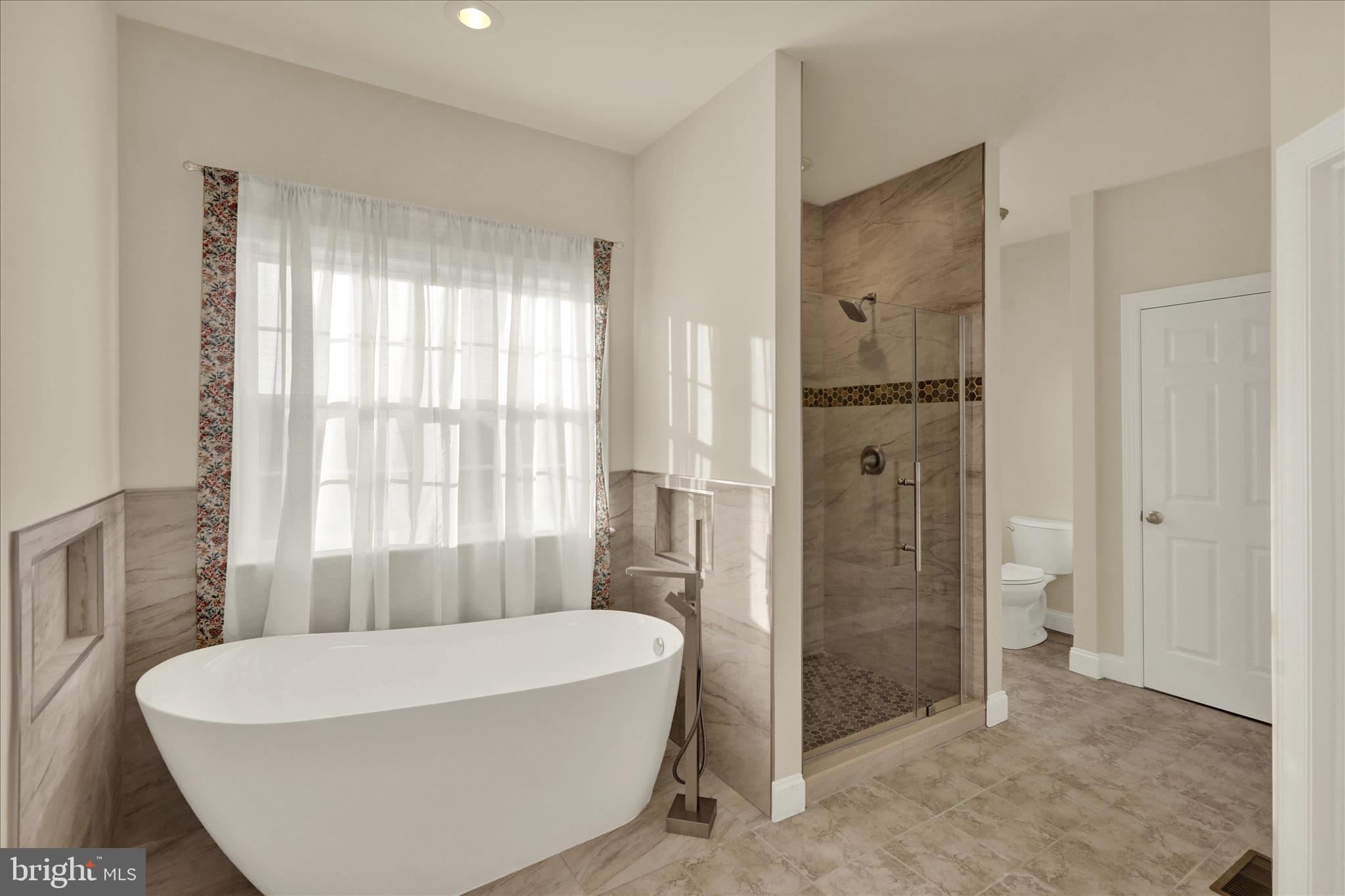 GOLDEN OAKS - Residential