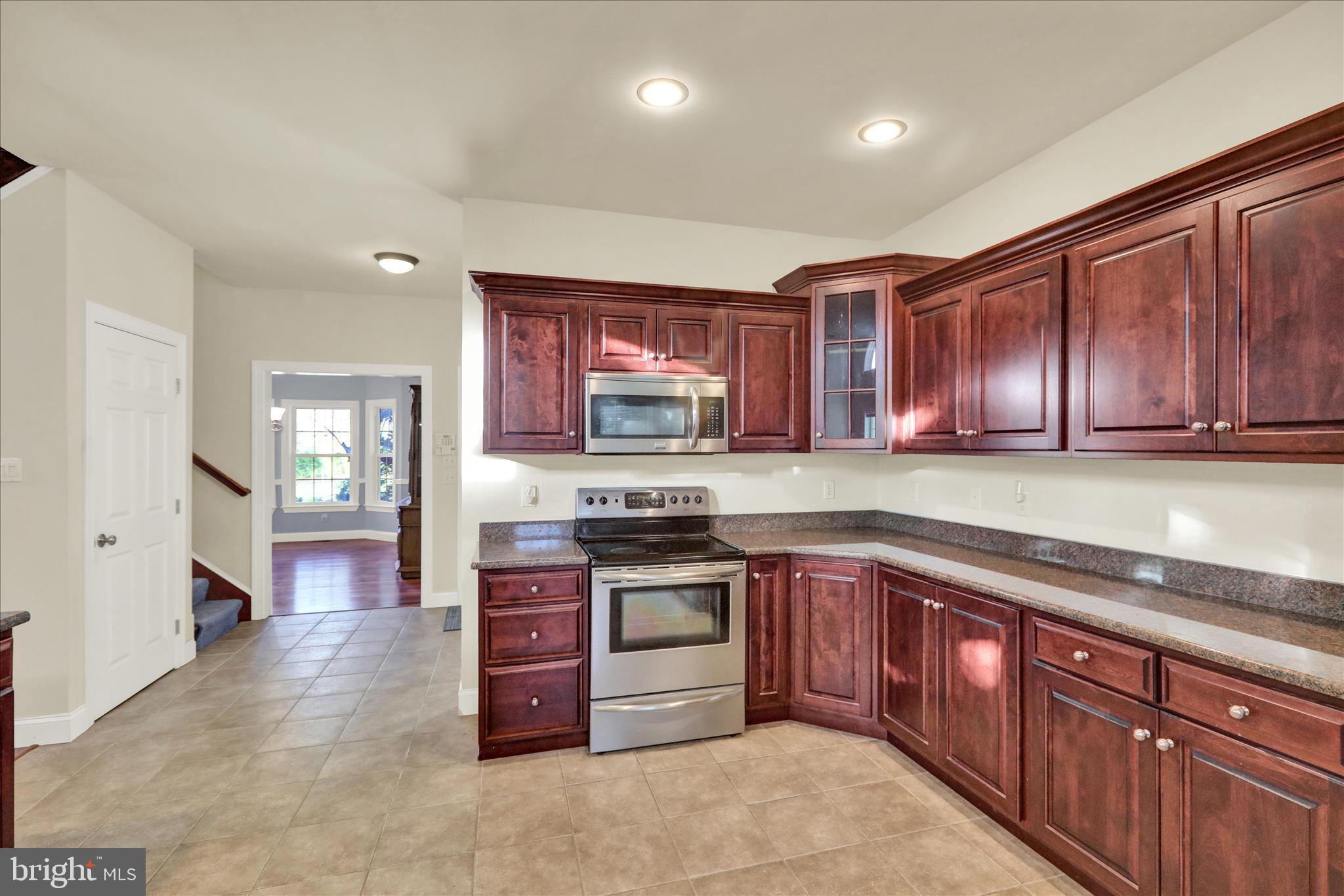 GOLDEN OAKS - Residential