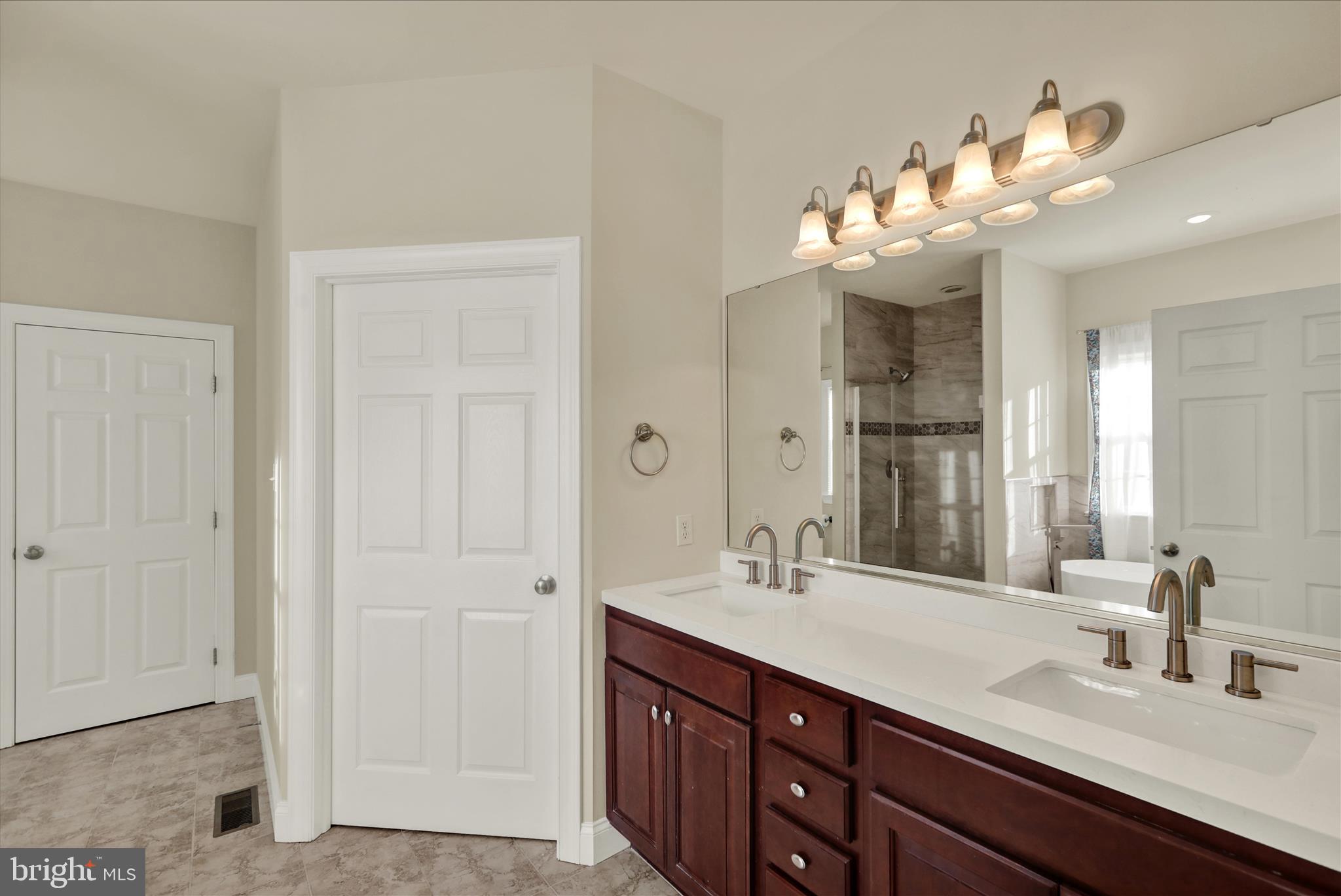 GOLDEN OAKS - Residential
