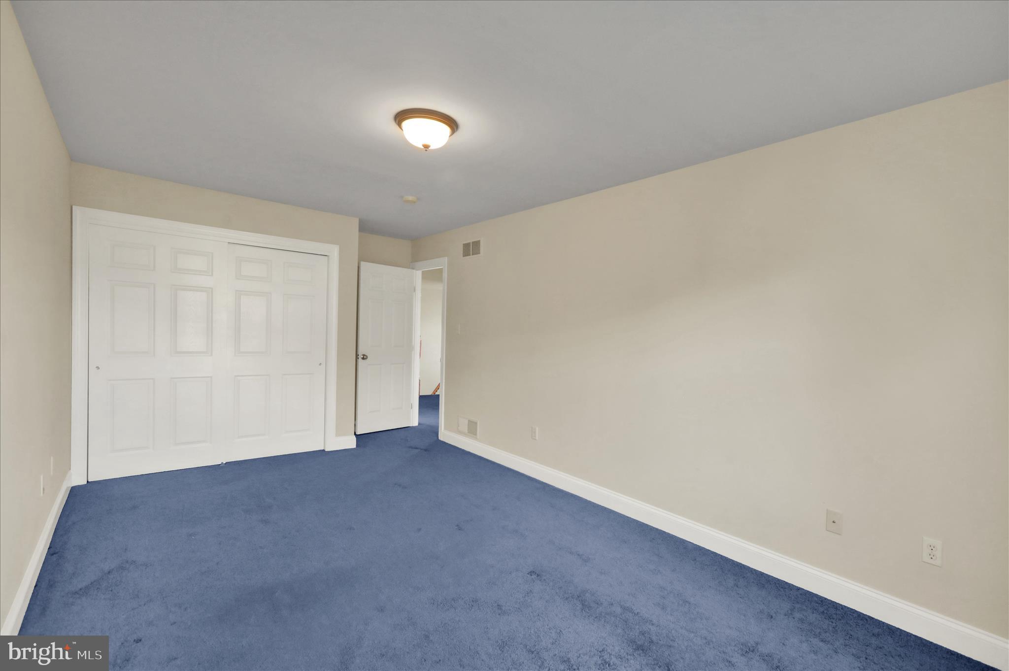 GOLDEN OAKS - Residential