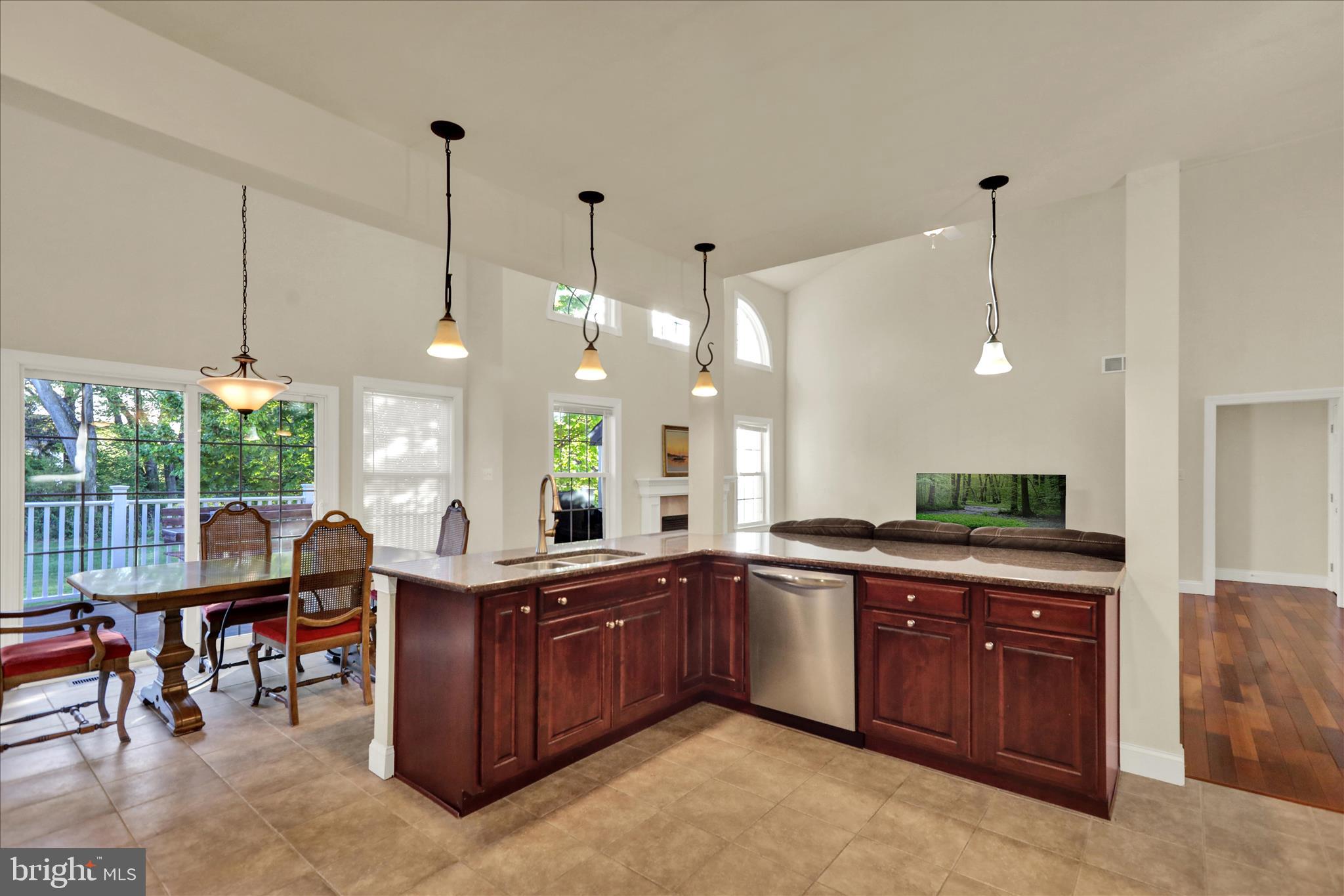 GOLDEN OAKS - Residential