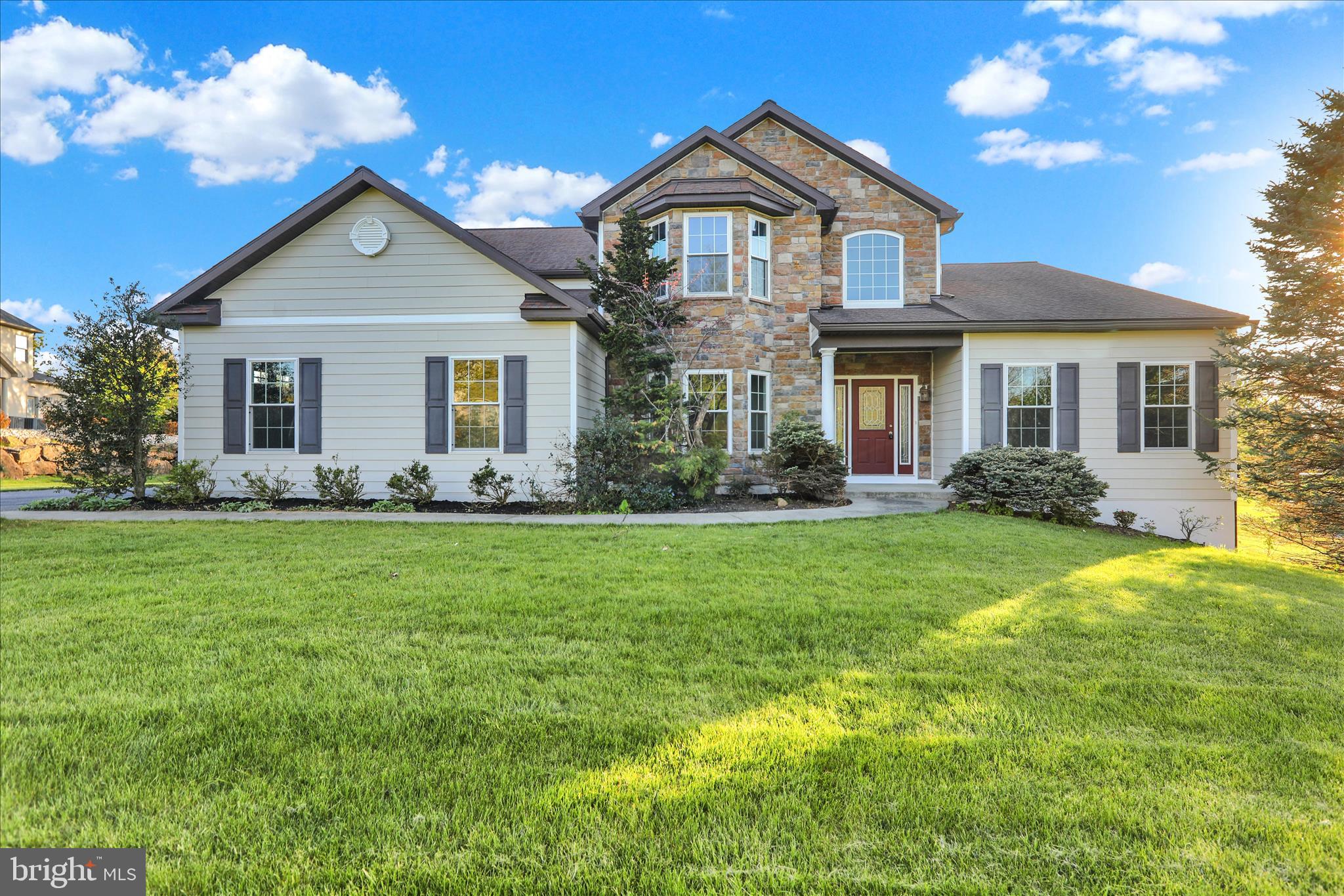 GOLDEN OAKS - Residential