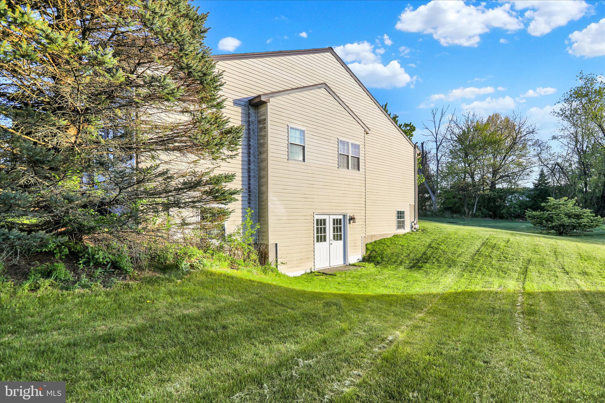 GOLDEN OAKS - Residential