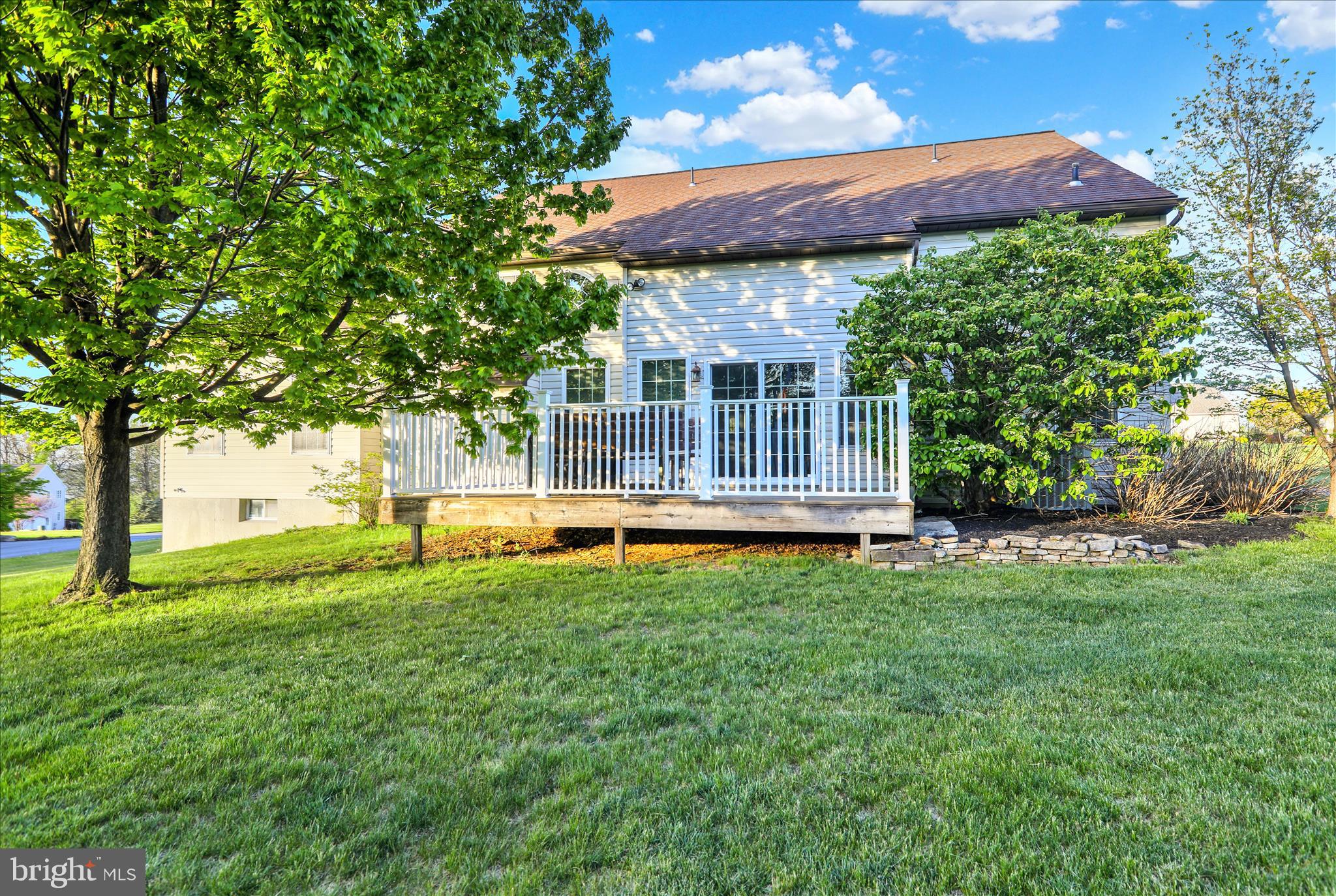GOLDEN OAKS - Residential