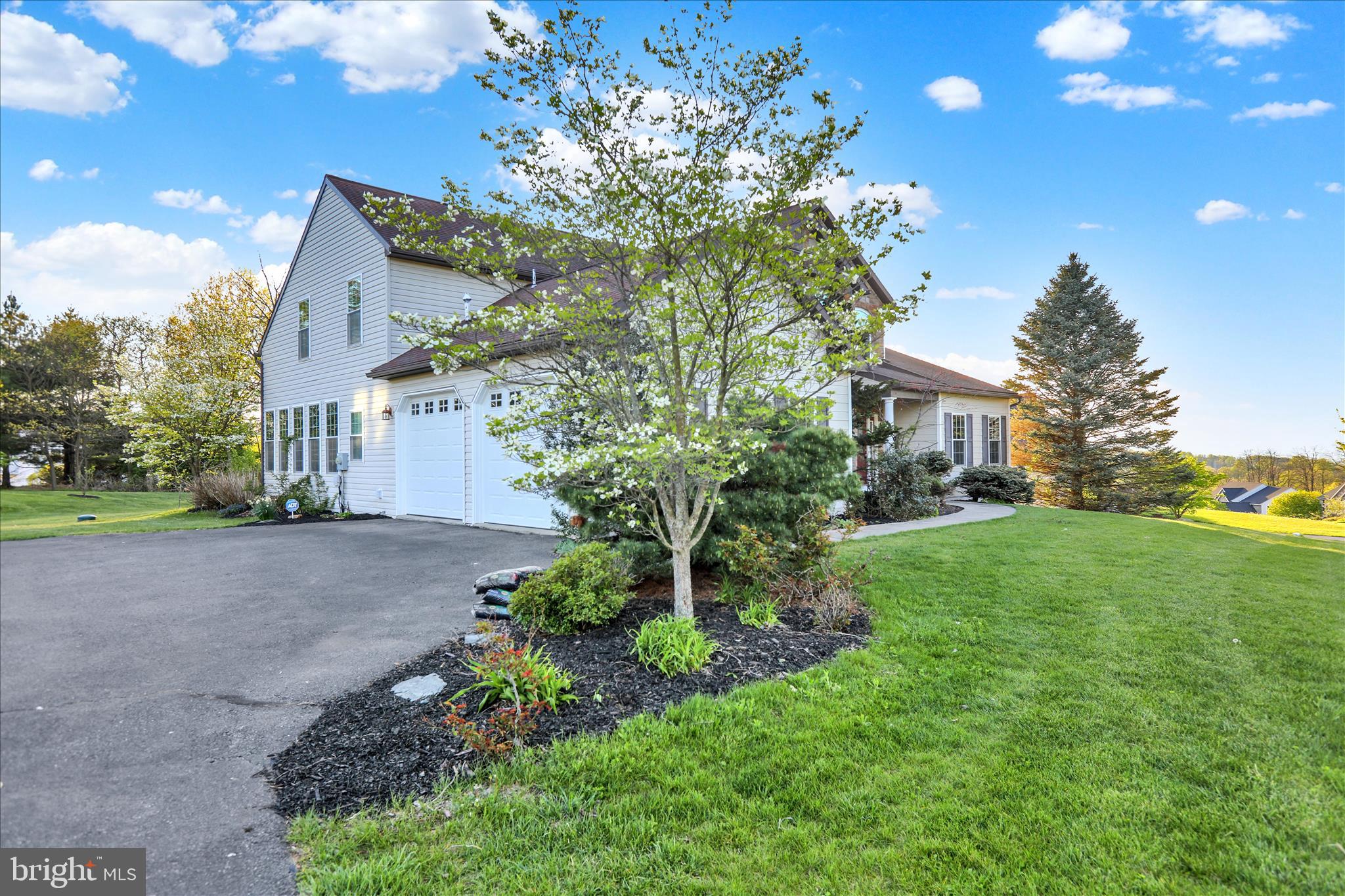 GOLDEN OAKS - Residential