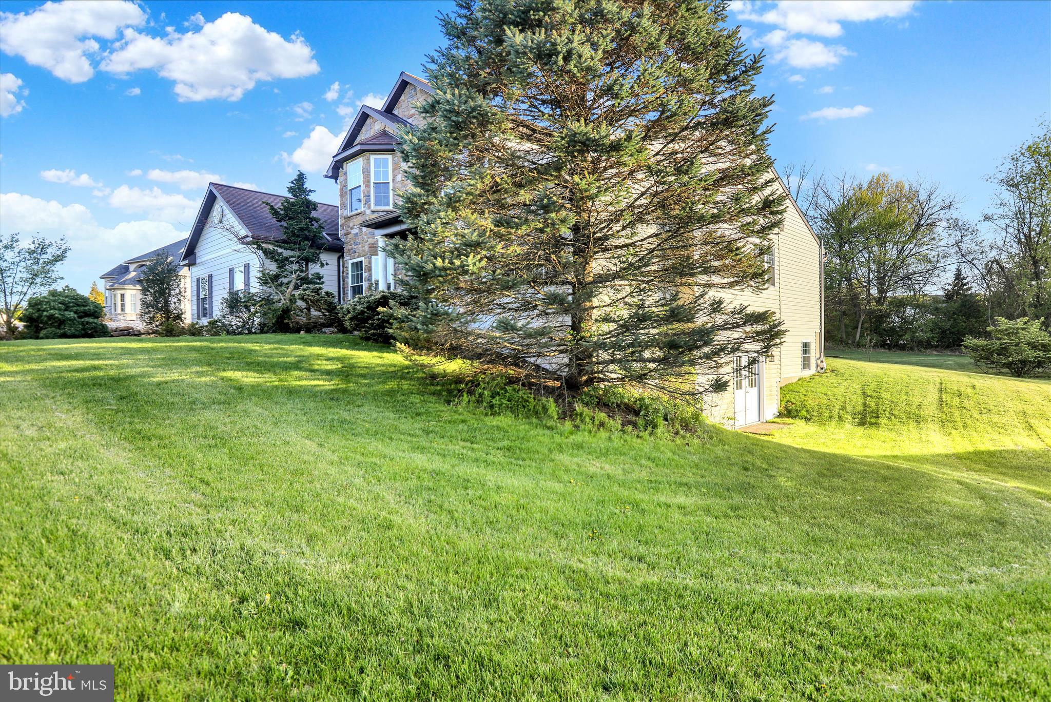 GOLDEN OAKS - Residential