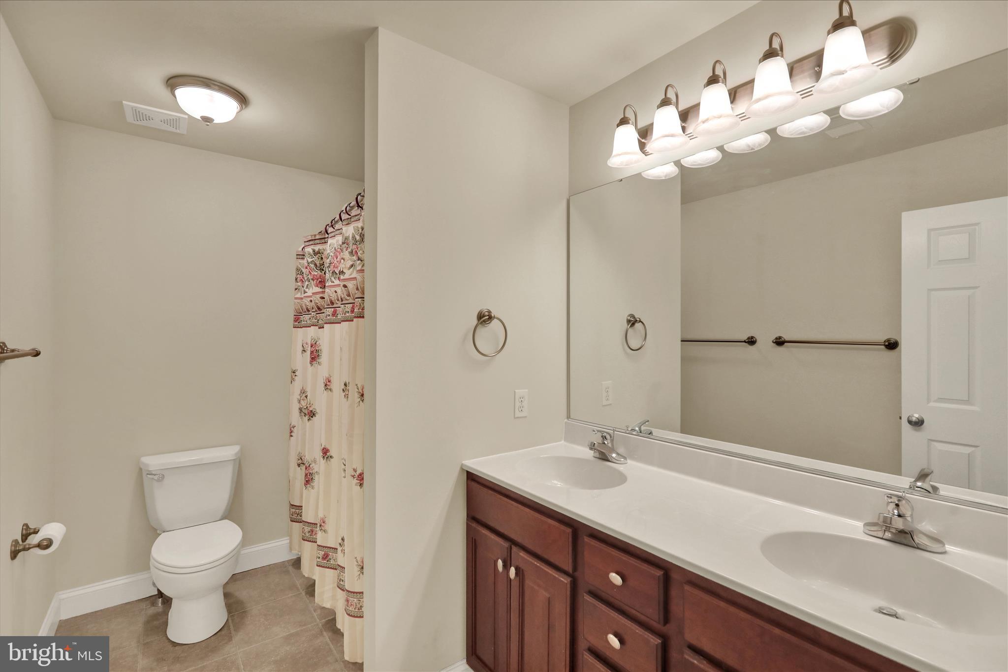 GOLDEN OAKS - Residential