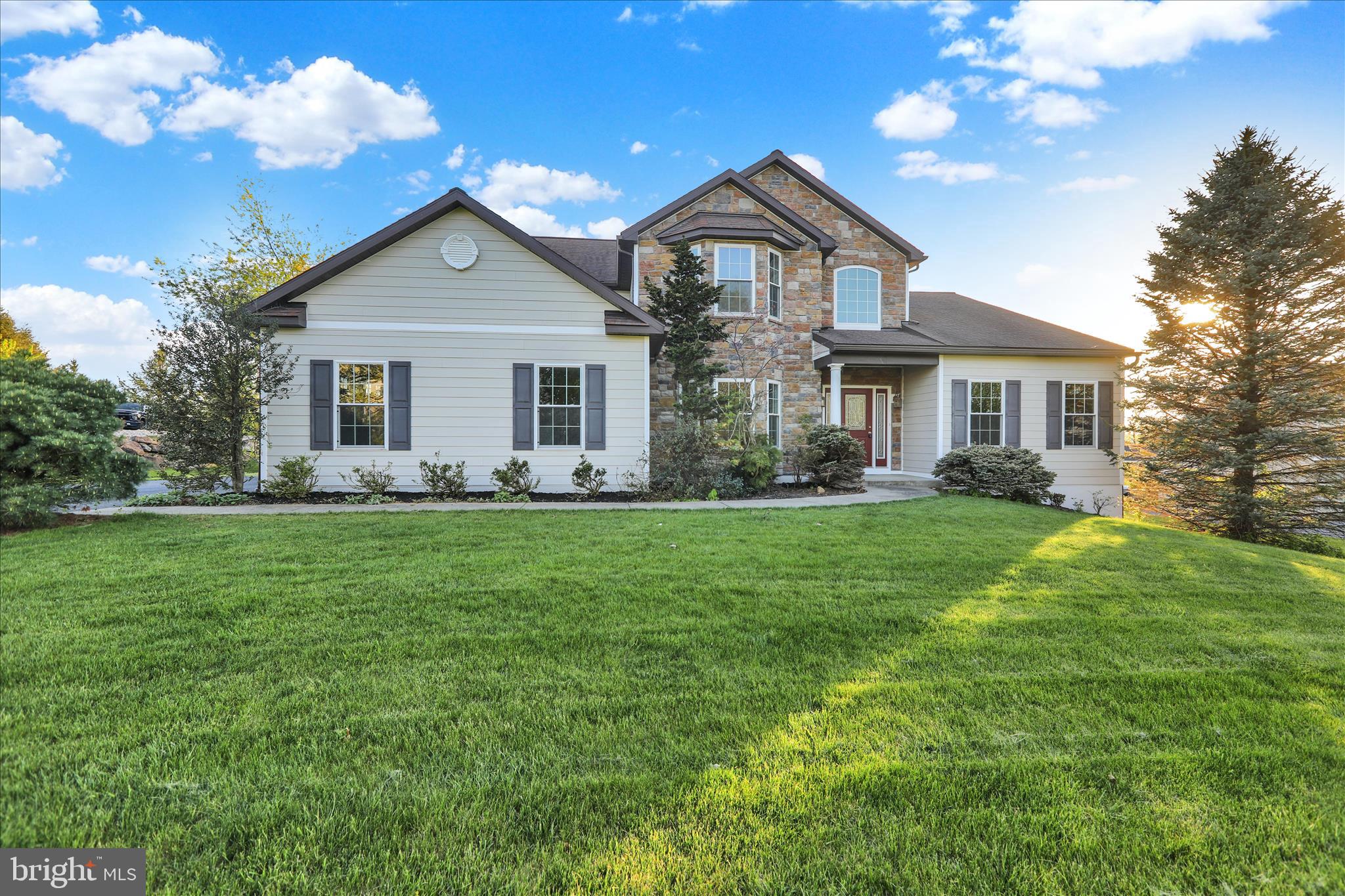 GOLDEN OAKS - Residential