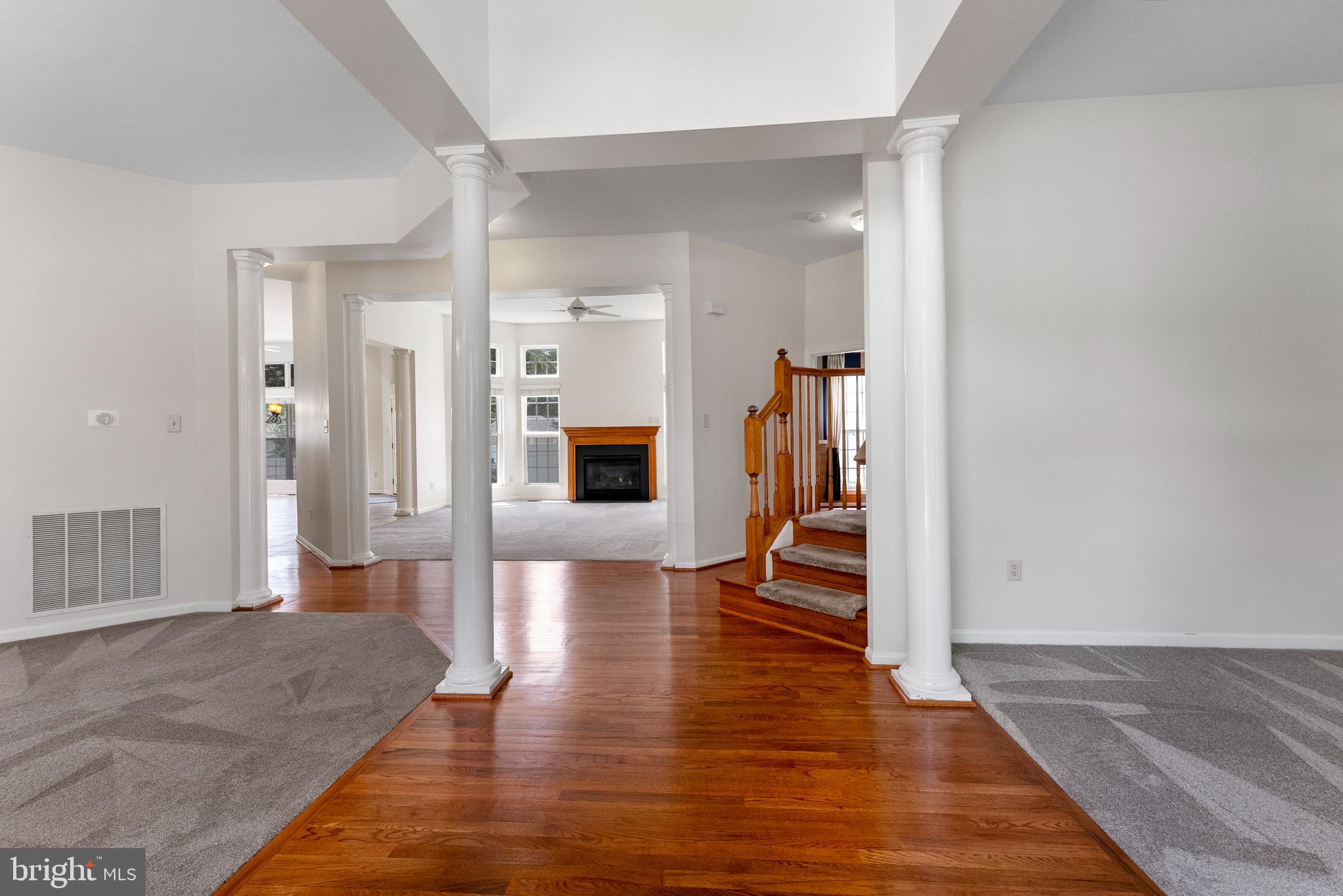 6916 SCARLET OAKS DRIVE