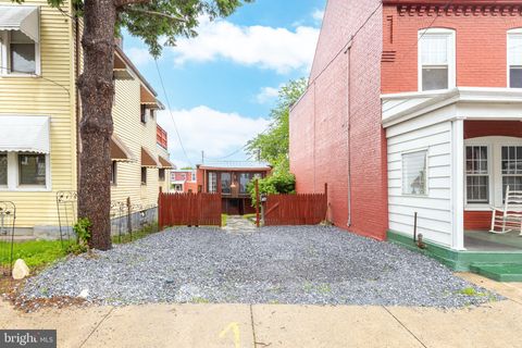 727 E MARION STREET LANCASTER PA 17602