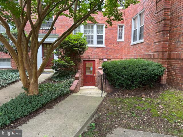 COLONIAL VILLAGE III - Residential Lease