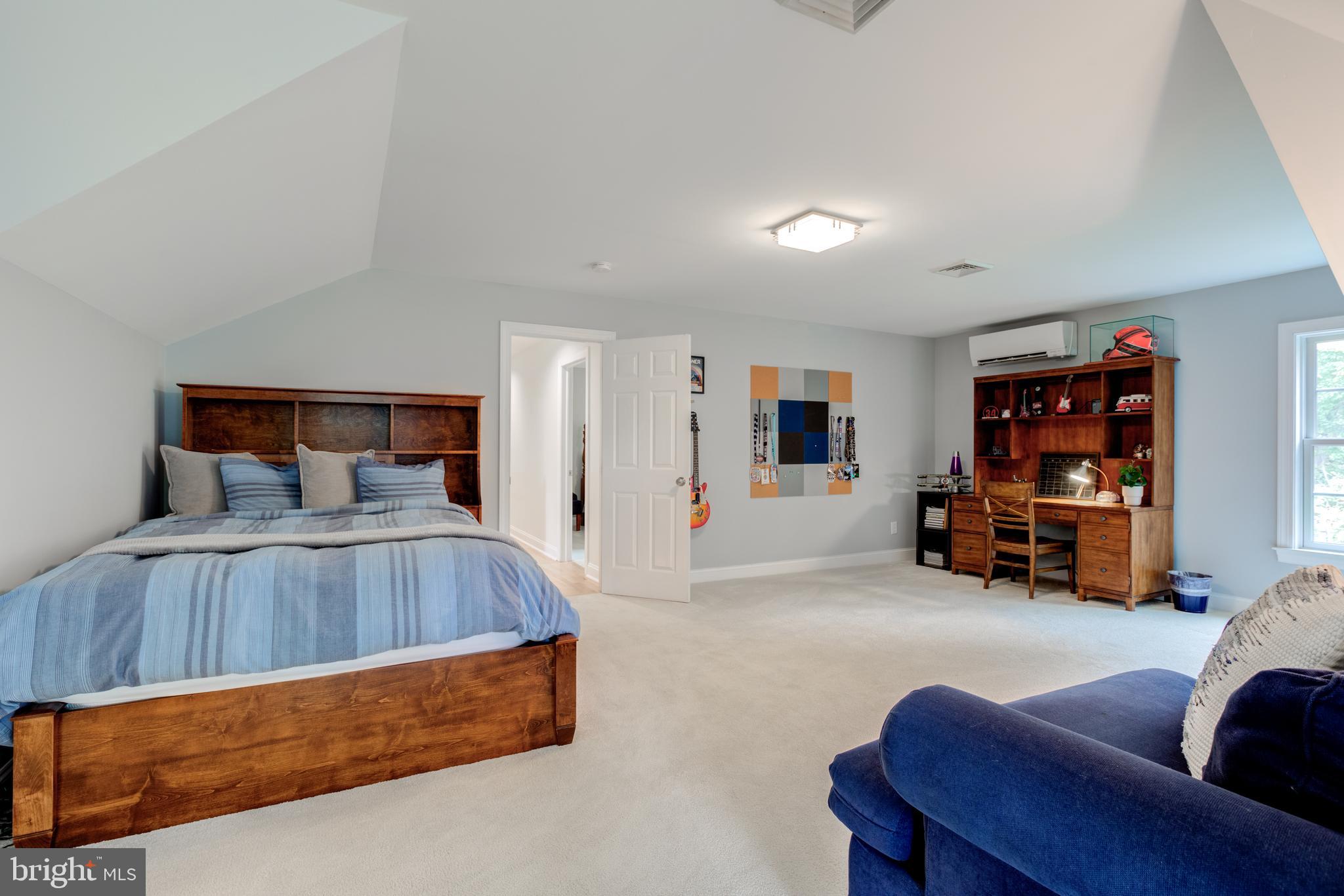 HAMILTON PLACE - Residential