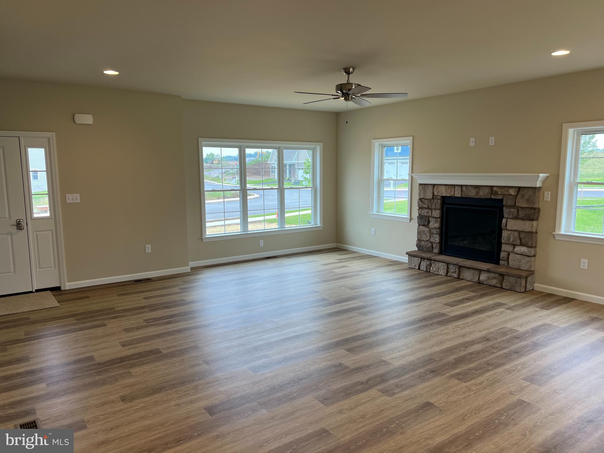 123 N. WEST VIEW DRIVE