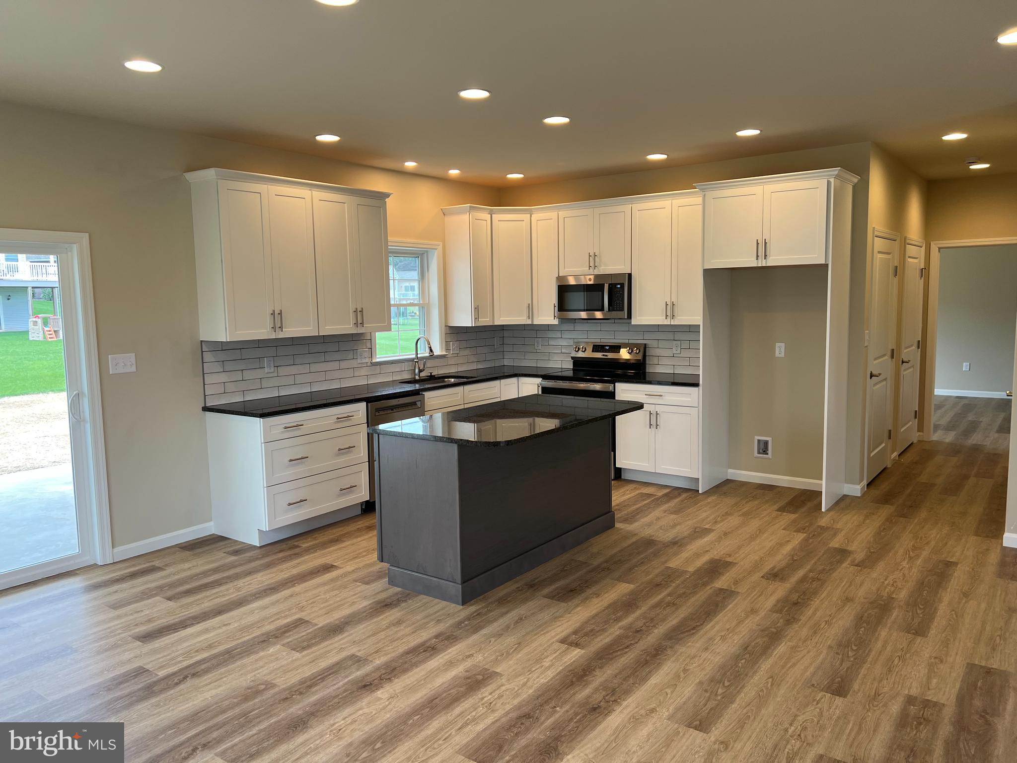 123 N. WEST VIEW DRIVE