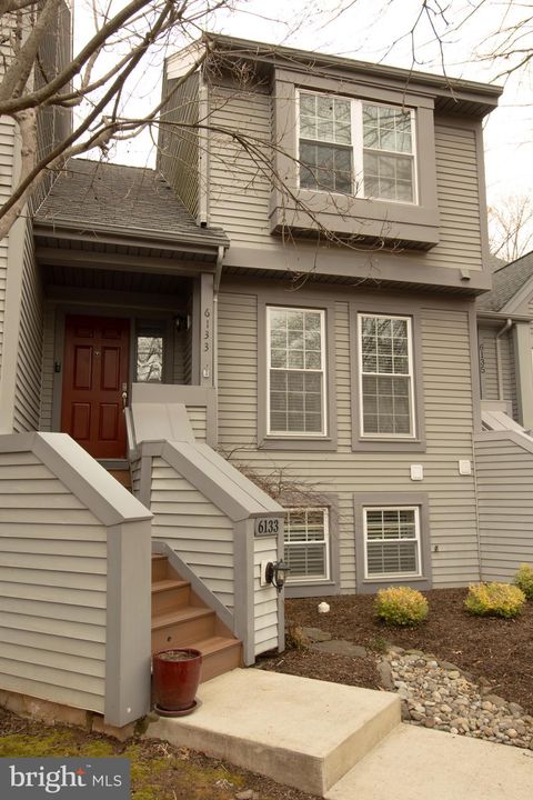 Photo of 6133 Stonepath Circle, CENTREVILLE, VA 20120 (MLS # VAFX2296316)