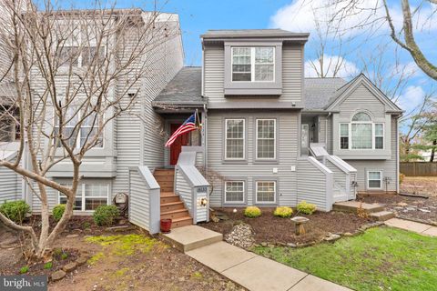 Photo of 6133 Stonepath Circle, CENTREVILLE, VA 20120 (MLS # VAFX2296316)