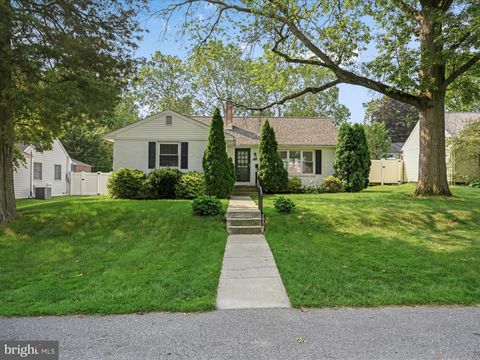 Photo of 948 PARKSIDE LN, LANCASTER, PA 17601 (MLS # PALA2037998)