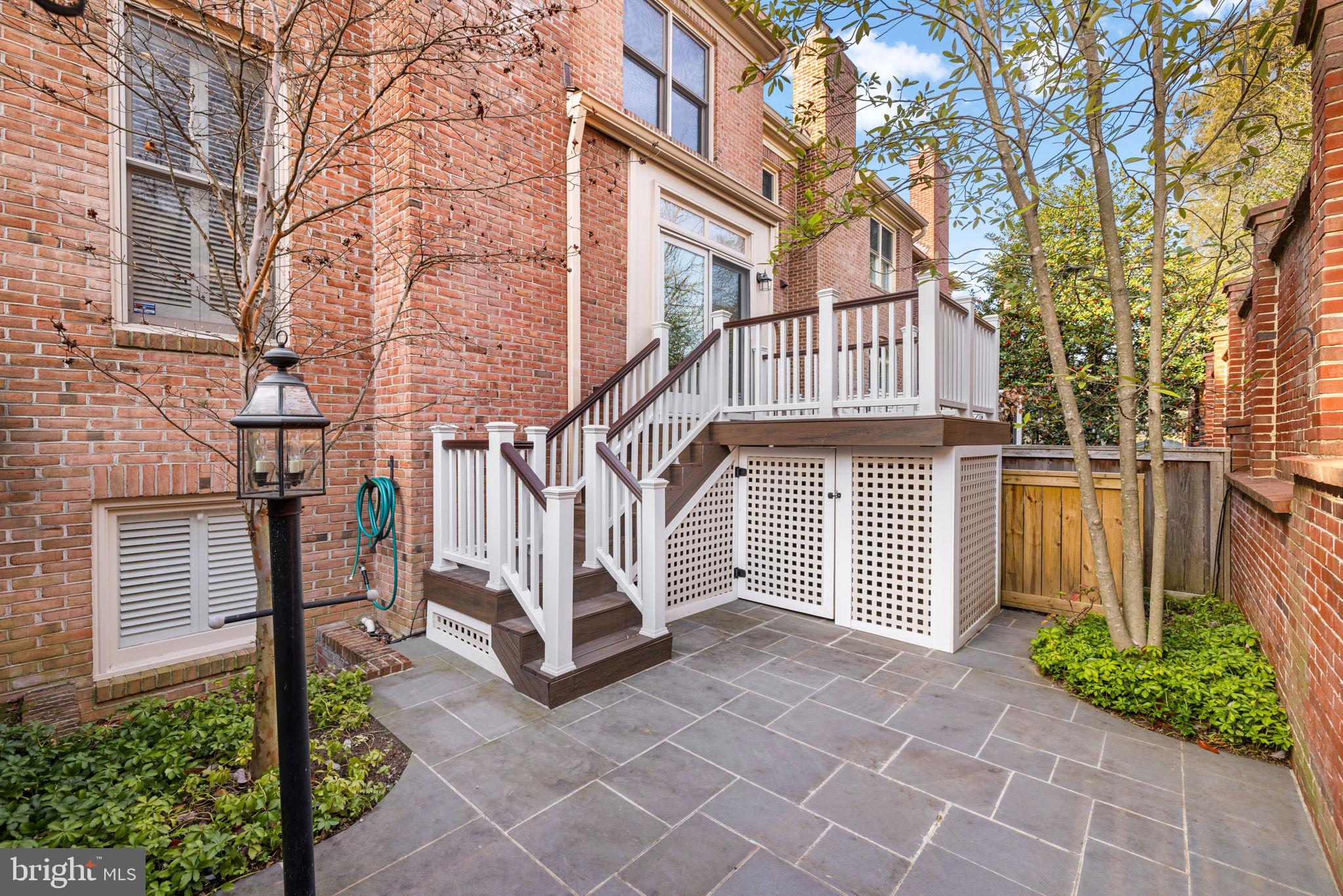 HAMPTONS OF MCLEAN - Residential