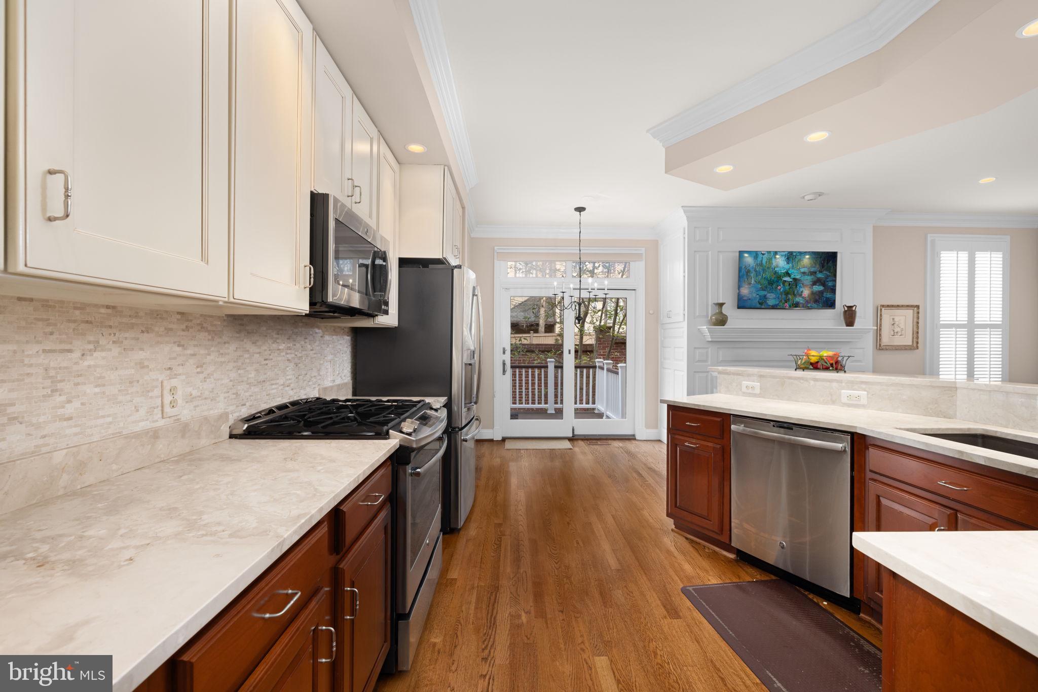 HAMPTONS OF MCLEAN - Residential