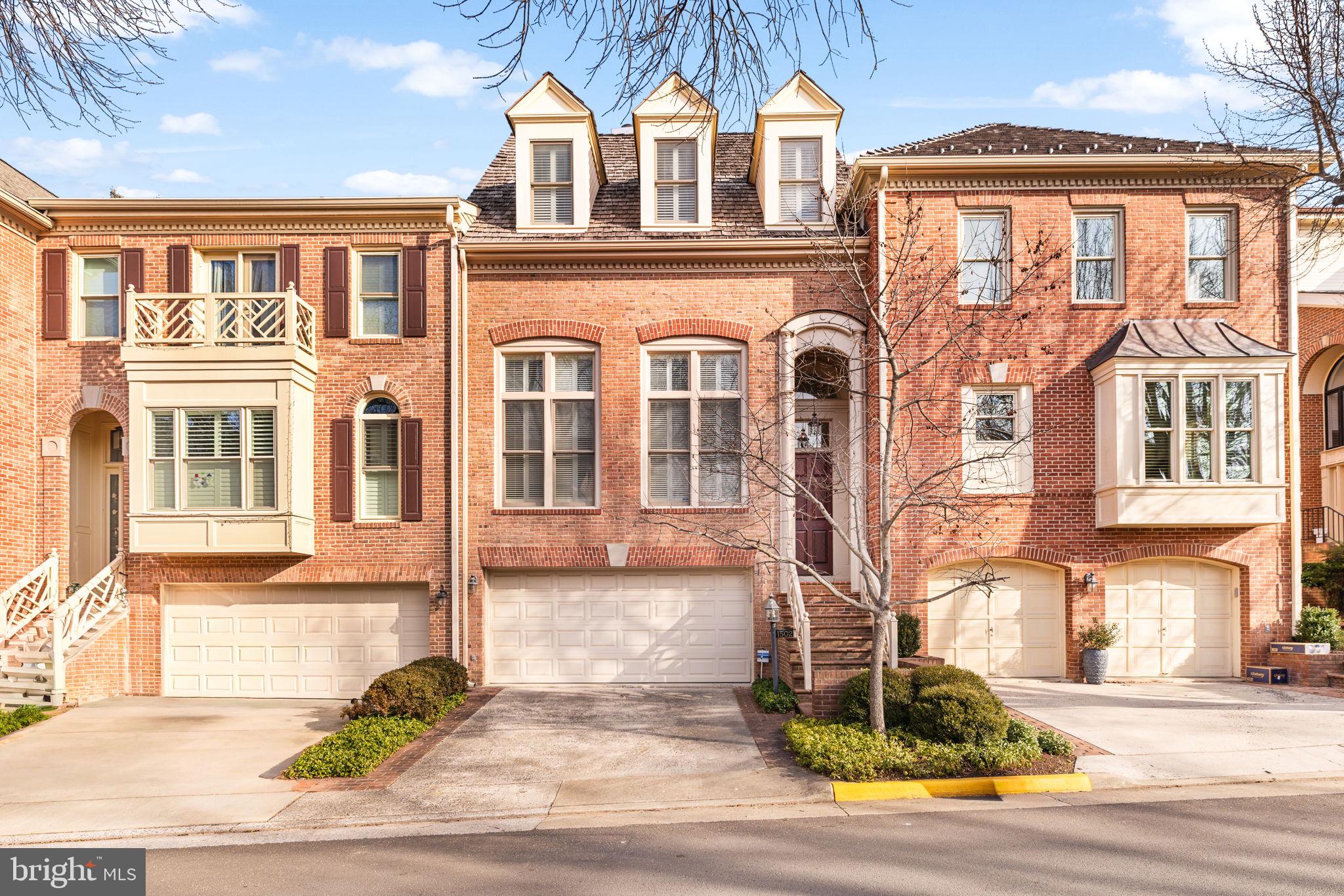 HAMPTONS OF MCLEAN - Residential