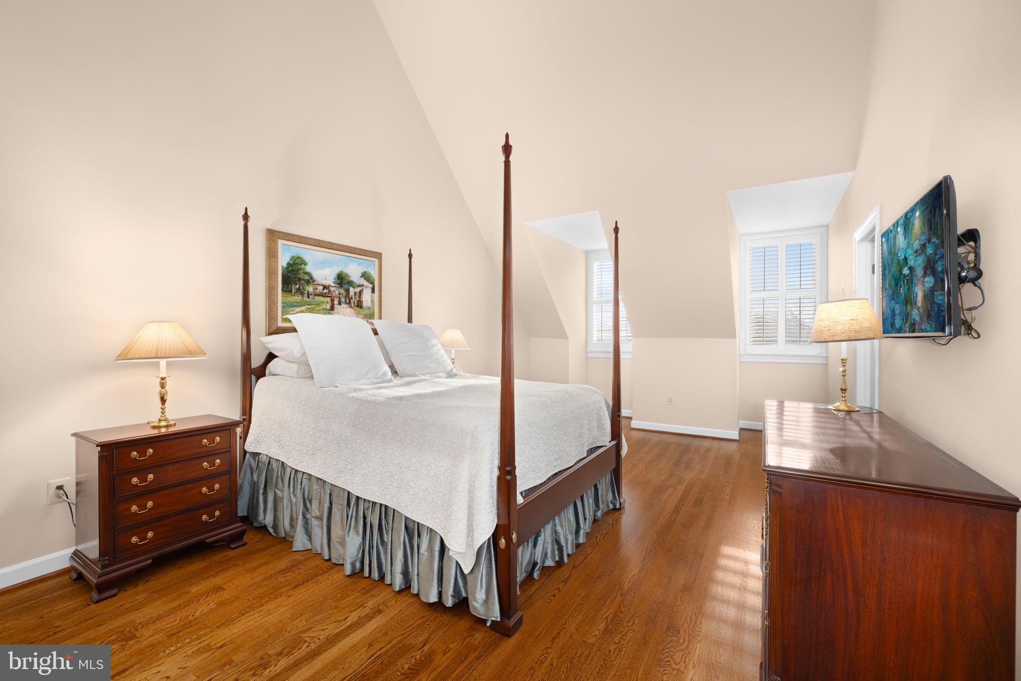 HAMPTONS OF MCLEAN - Residential