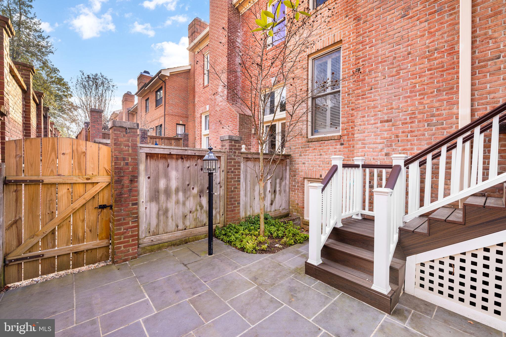 HAMPTONS OF MCLEAN - Residential