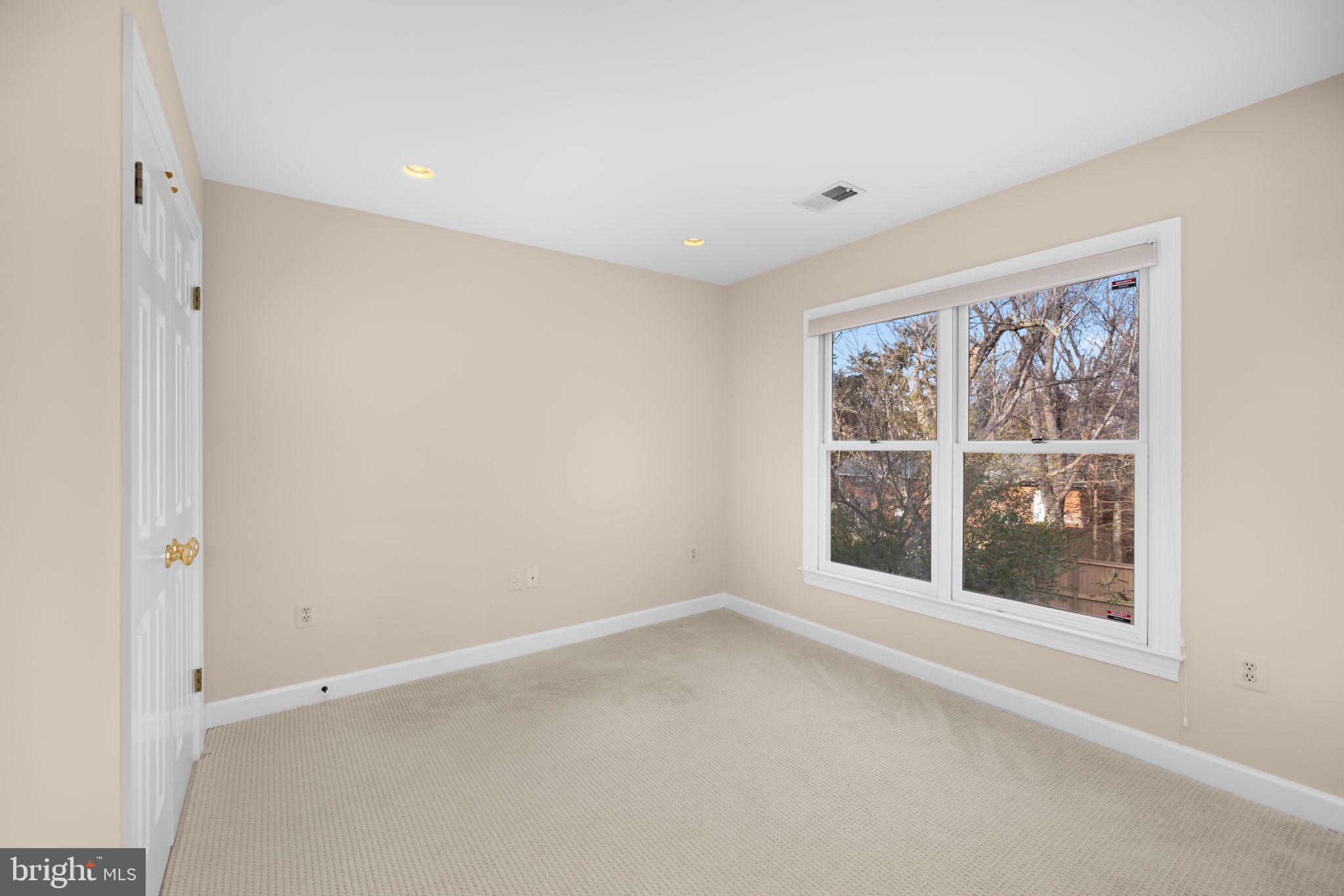 HAMPTONS OF MCLEAN - Residential