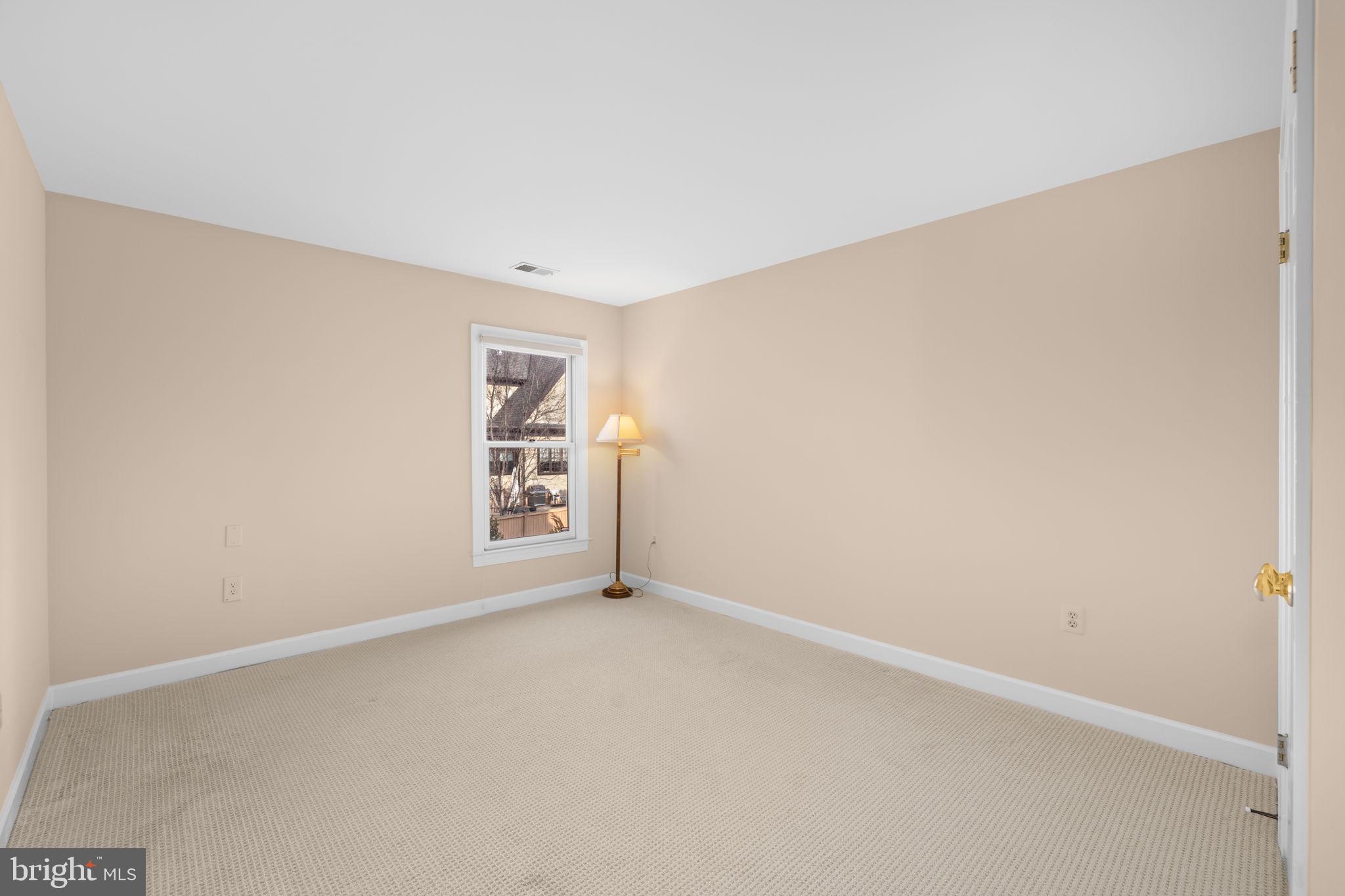 HAMPTONS OF MCLEAN - Residential