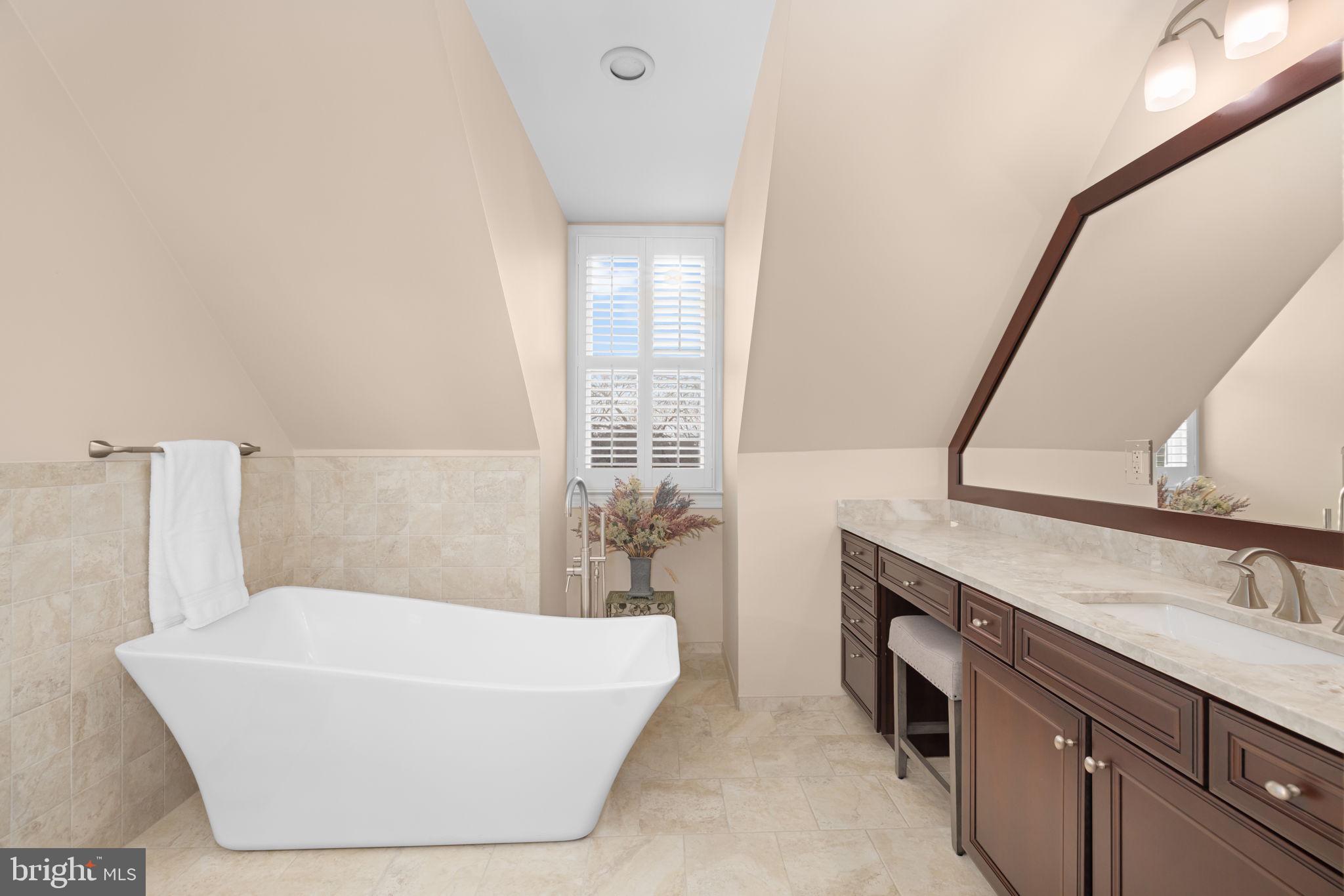 HAMPTONS OF MCLEAN - Residential