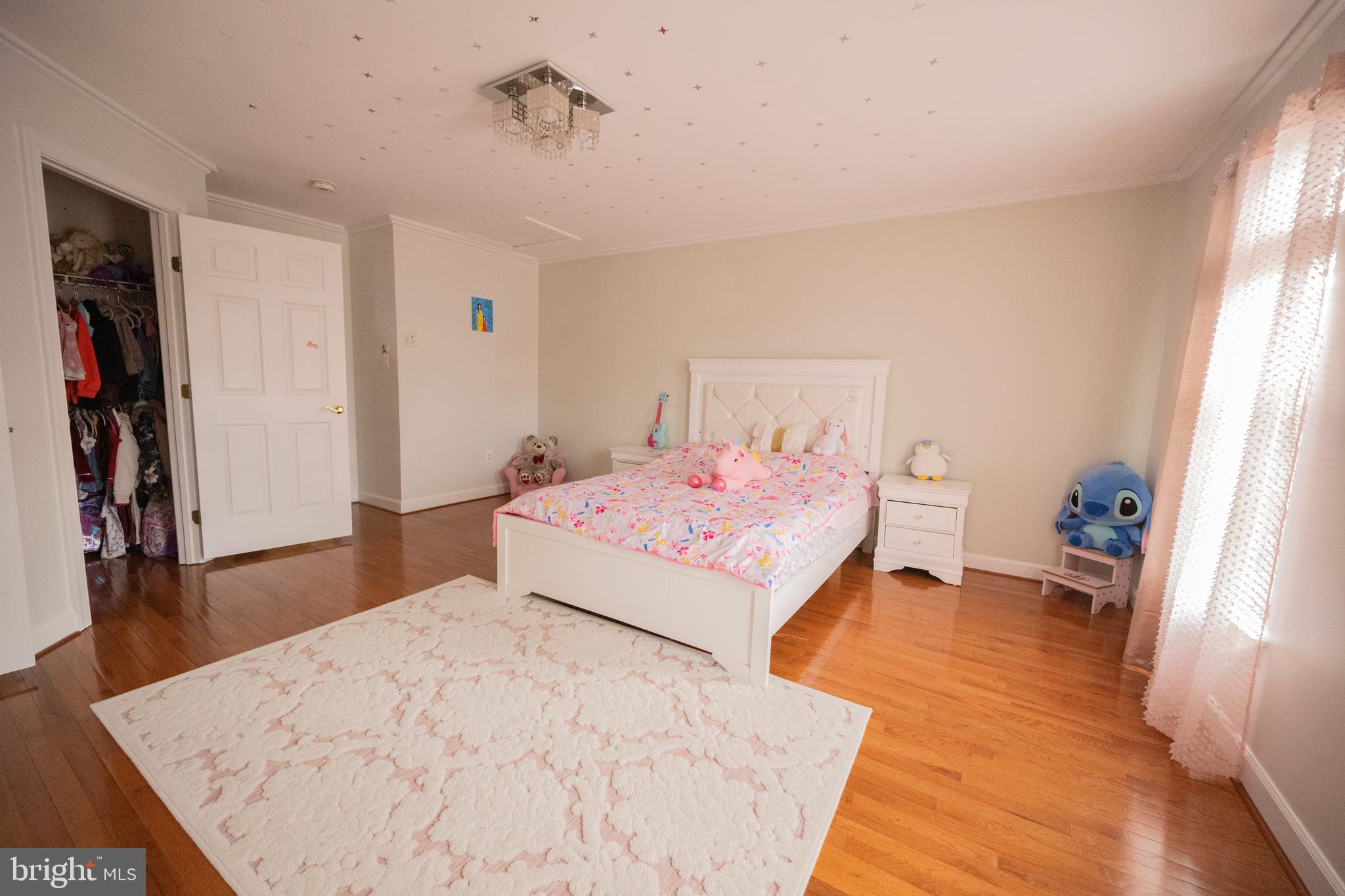 PARADISE MANOR - Residential