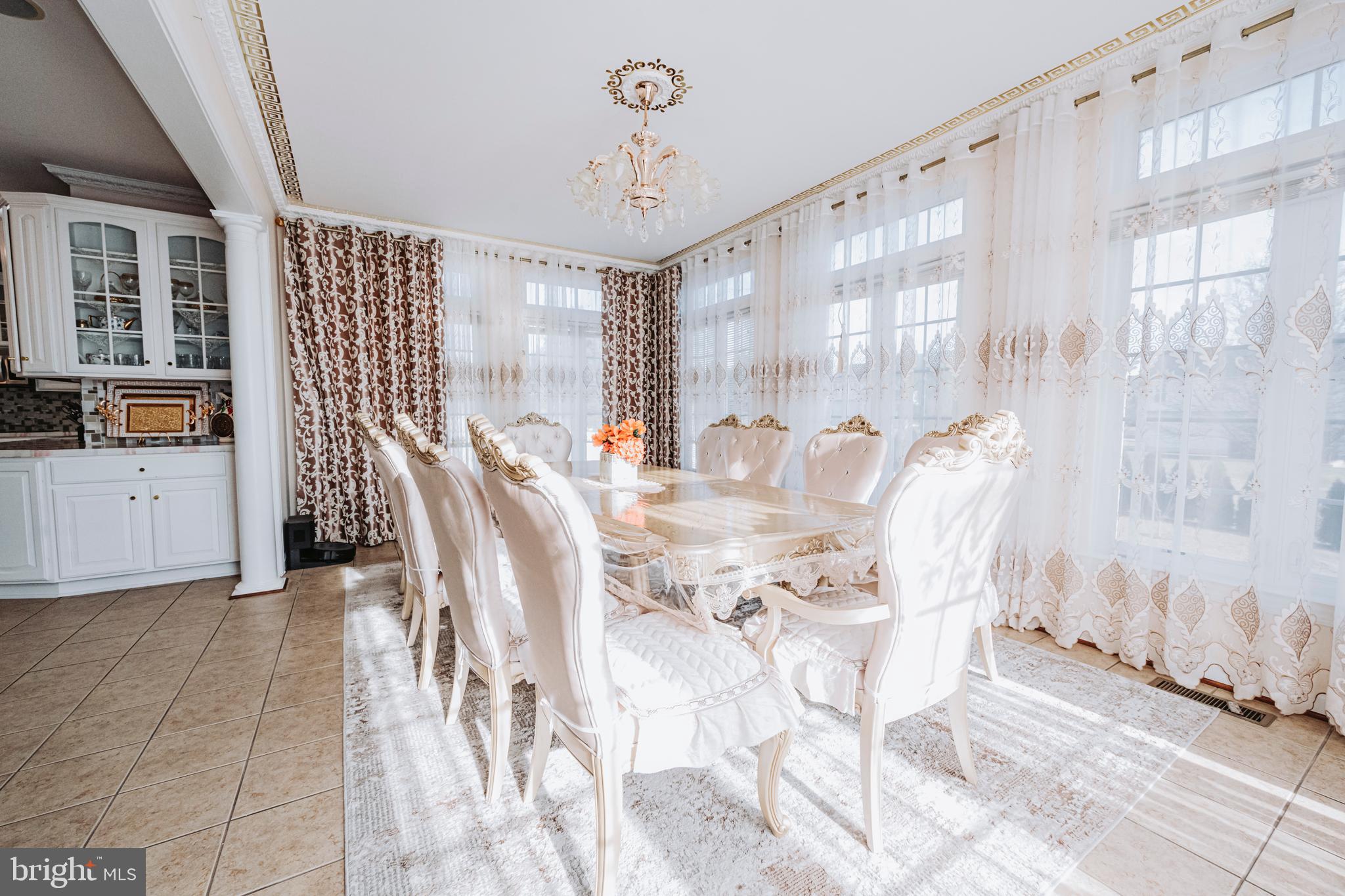 PARADISE MANOR - Residential