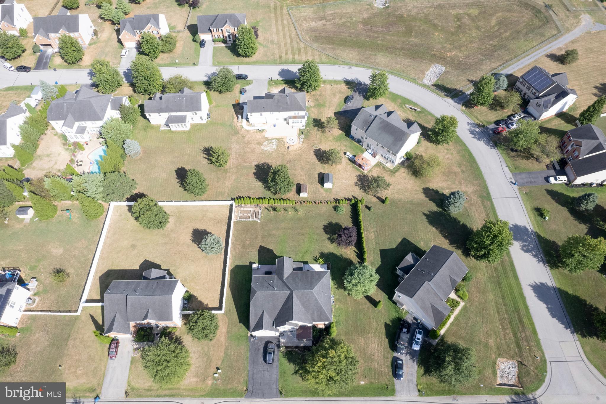 PARADISE MANOR - Residential