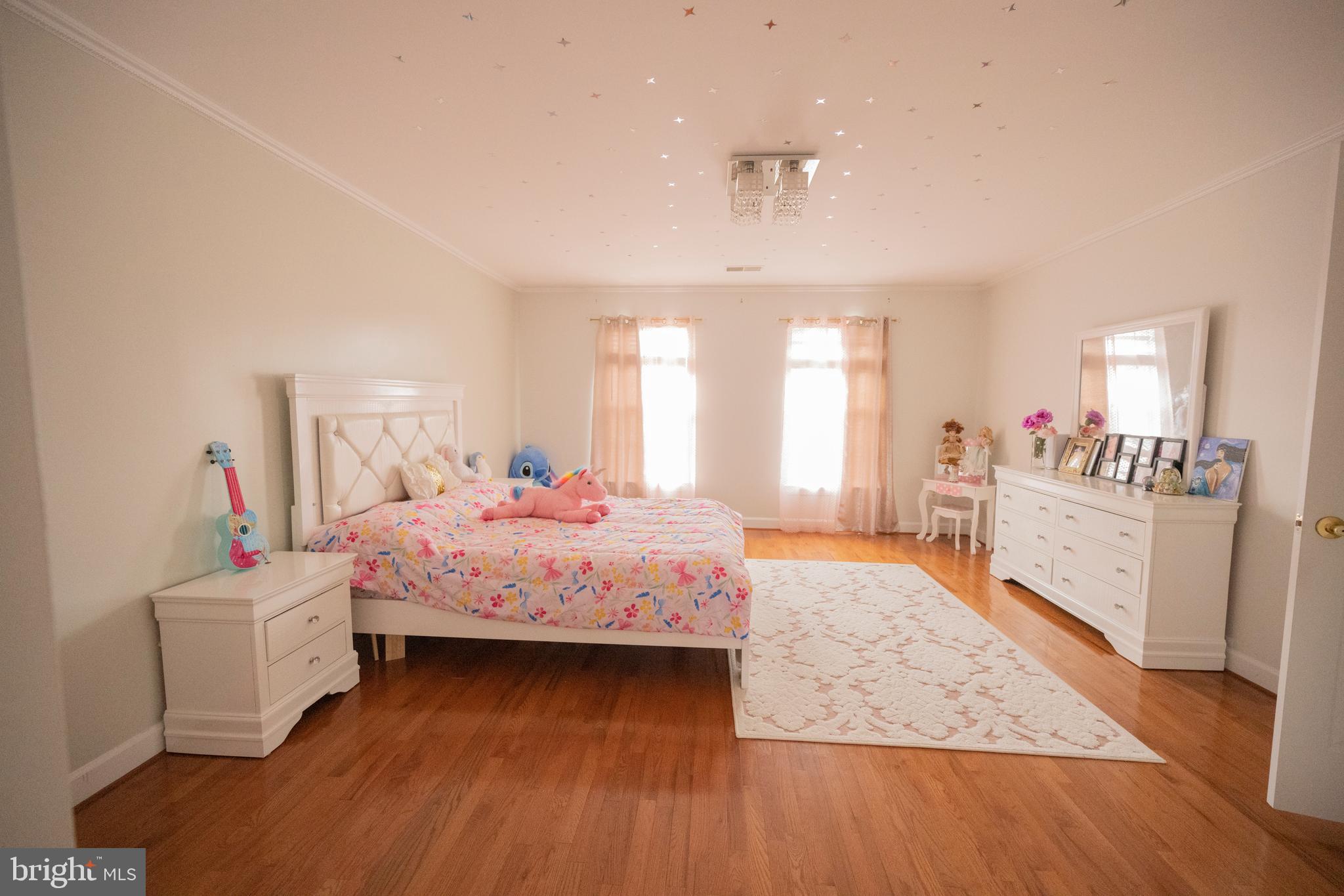 PARADISE MANOR - Residential