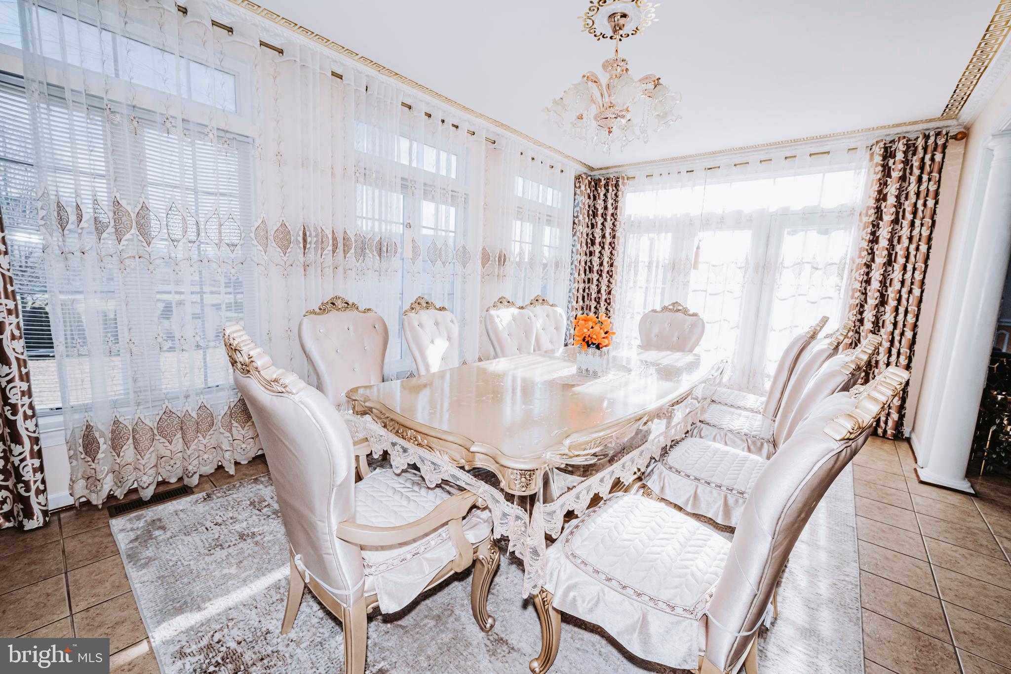 PARADISE MANOR - Residential