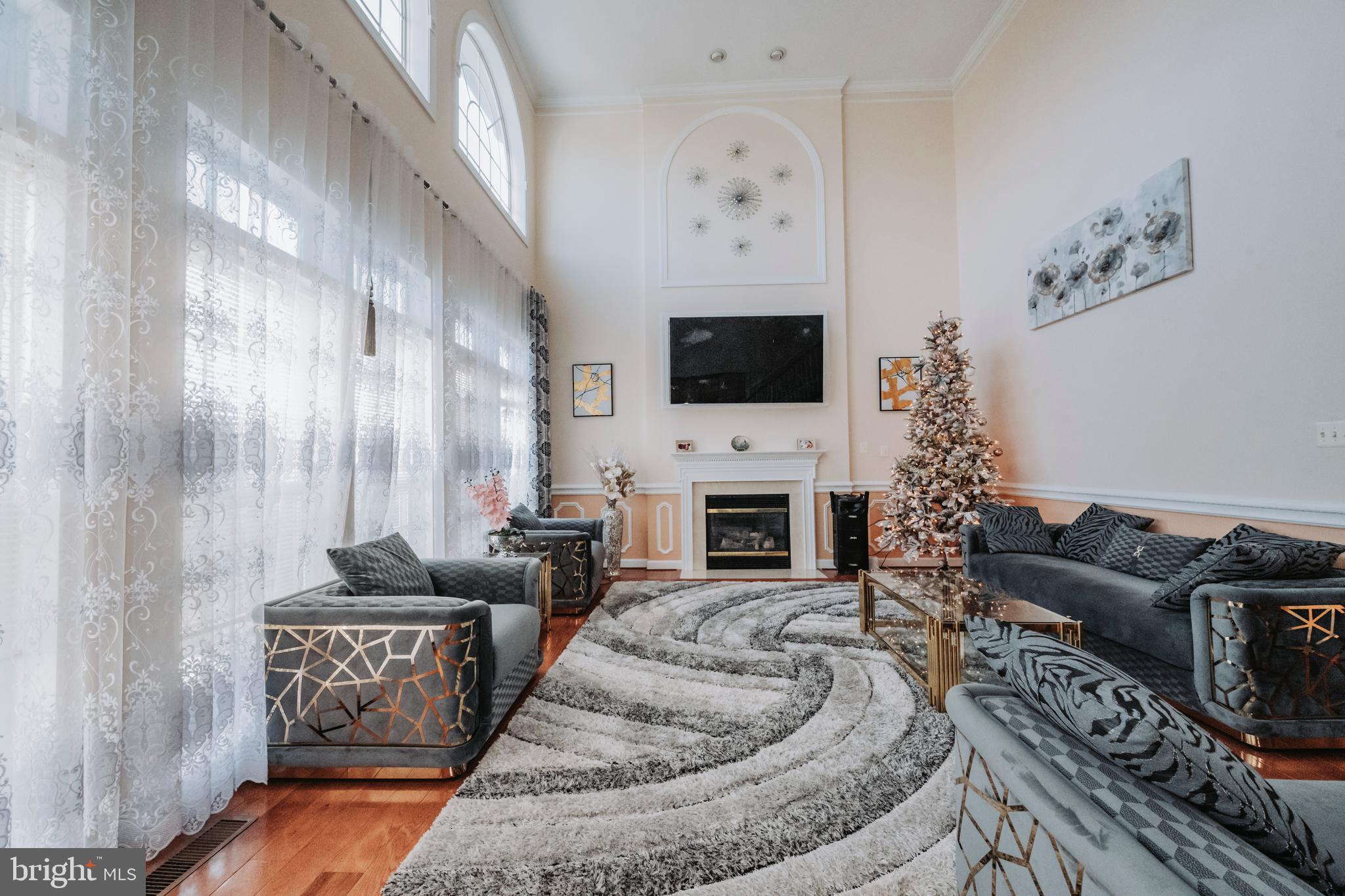 PARADISE MANOR - Residential