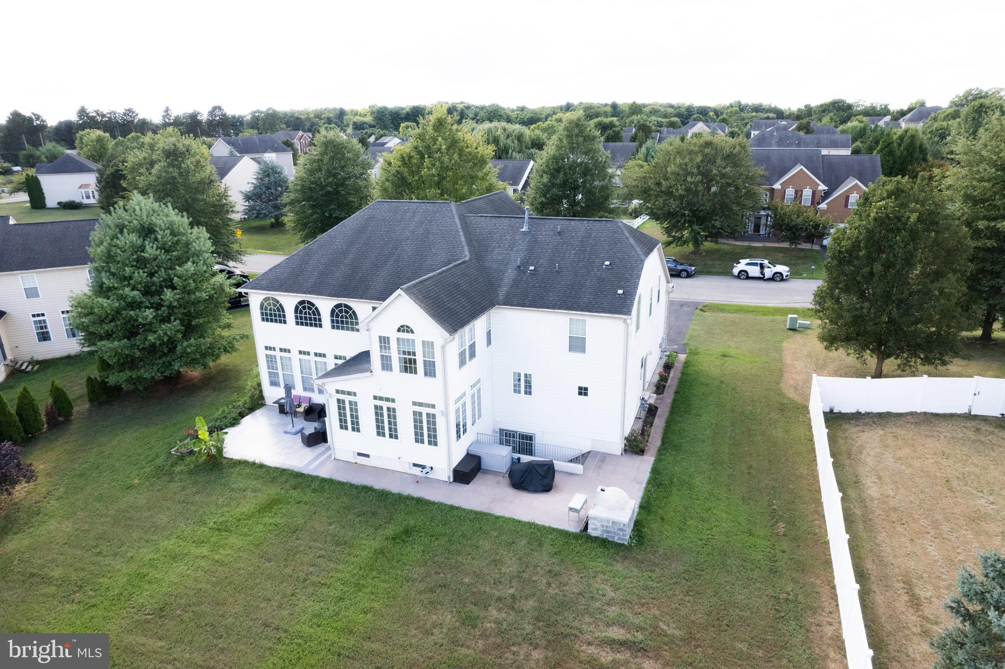 PARADISE MANOR - Residential