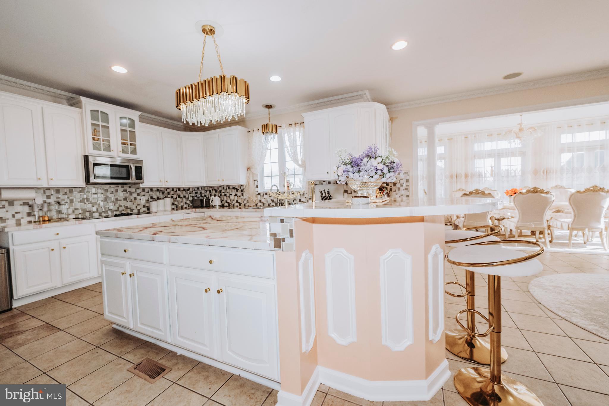 PARADISE MANOR - Residential