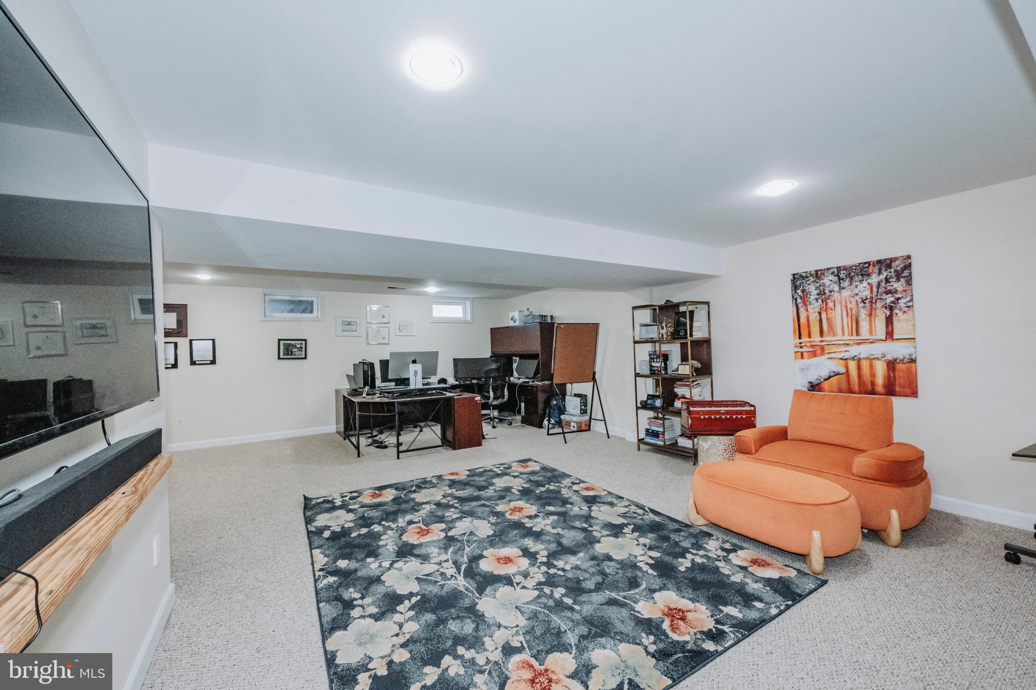 PARADISE MANOR - Residential