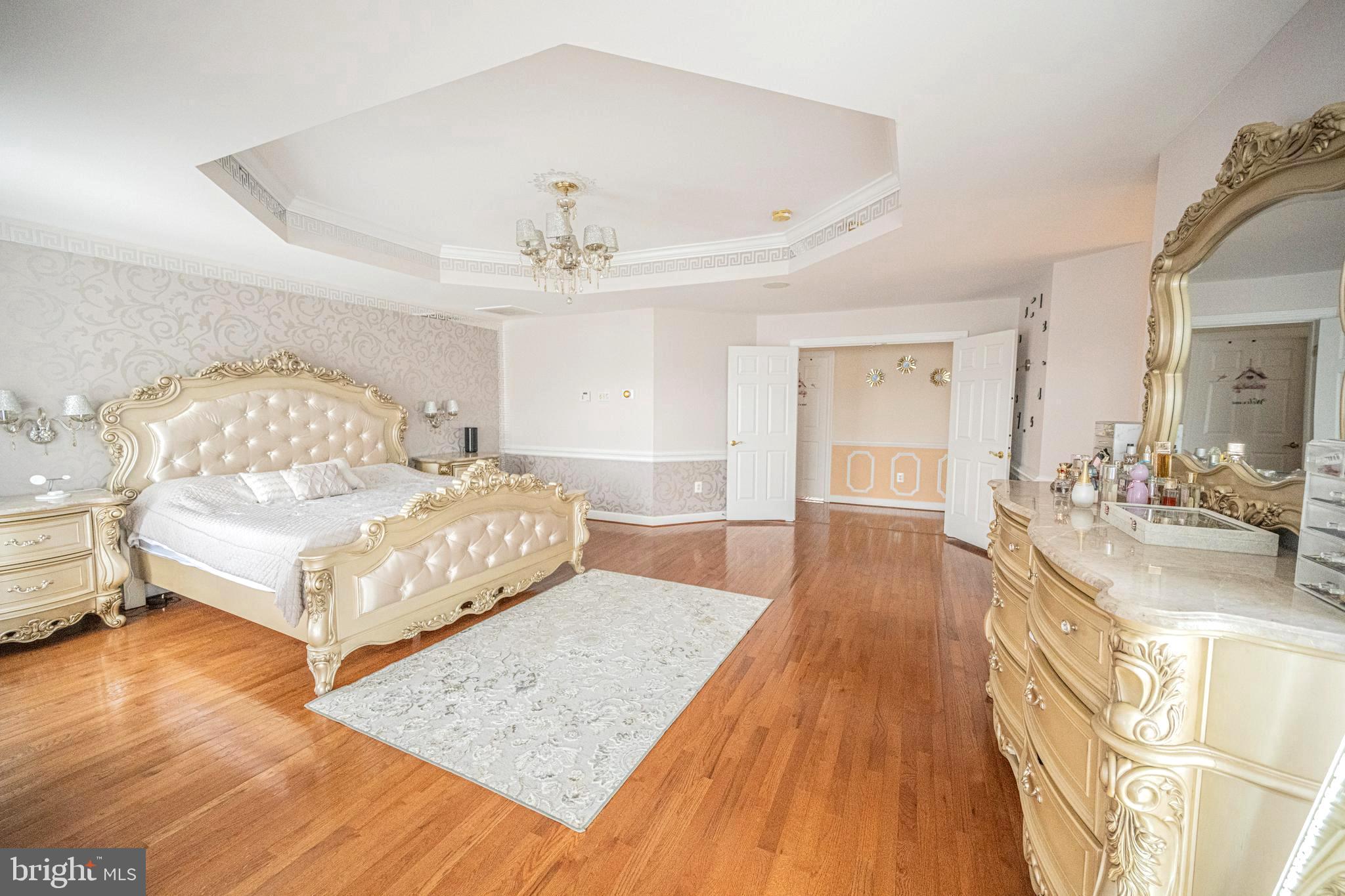 PARADISE MANOR - Residential