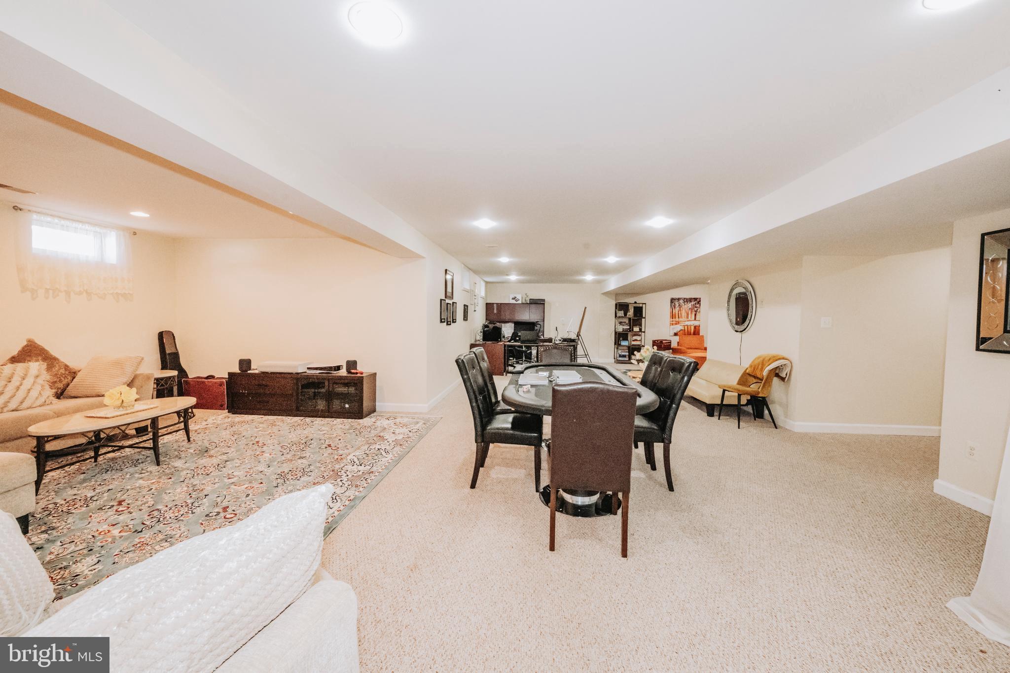 PARADISE MANOR - Residential