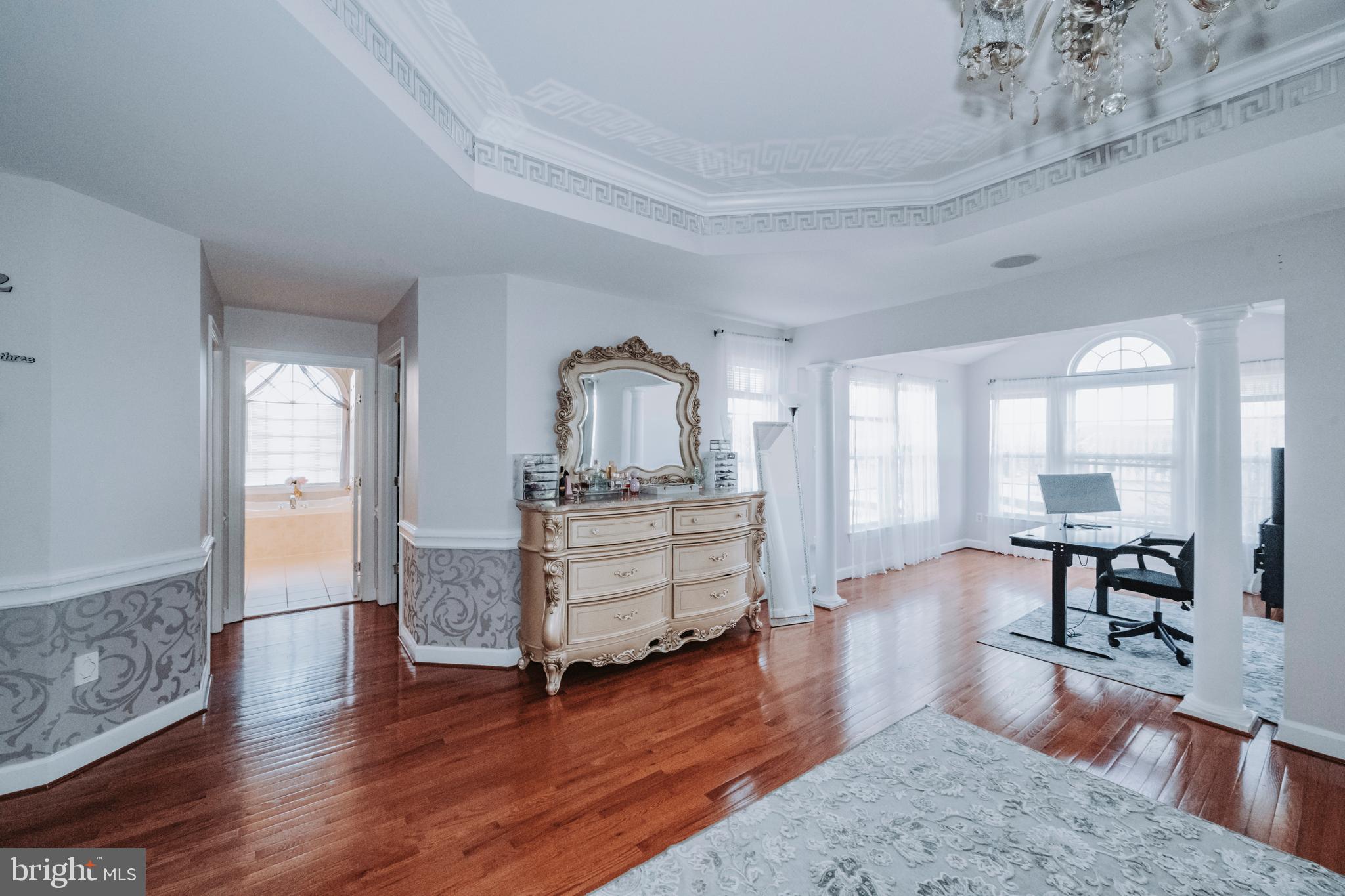 PARADISE MANOR - Residential