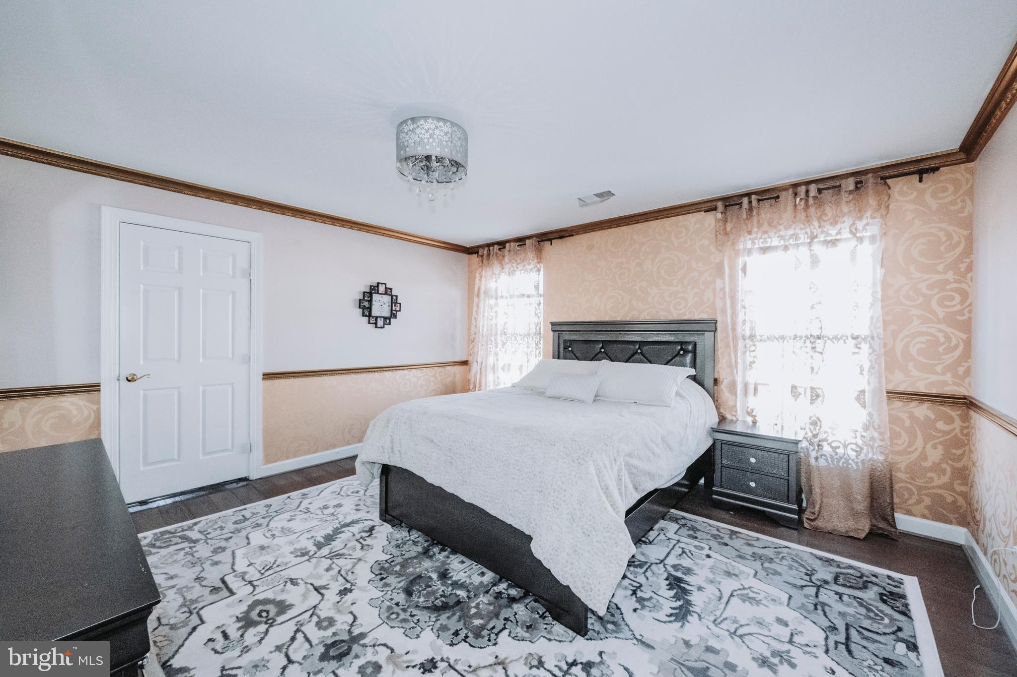 PARADISE MANOR - Residential