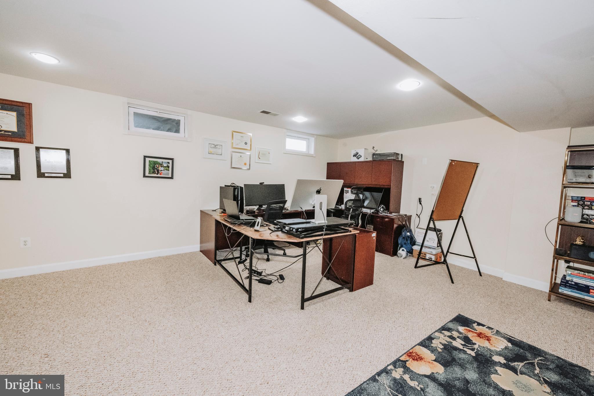 PARADISE MANOR - Residential