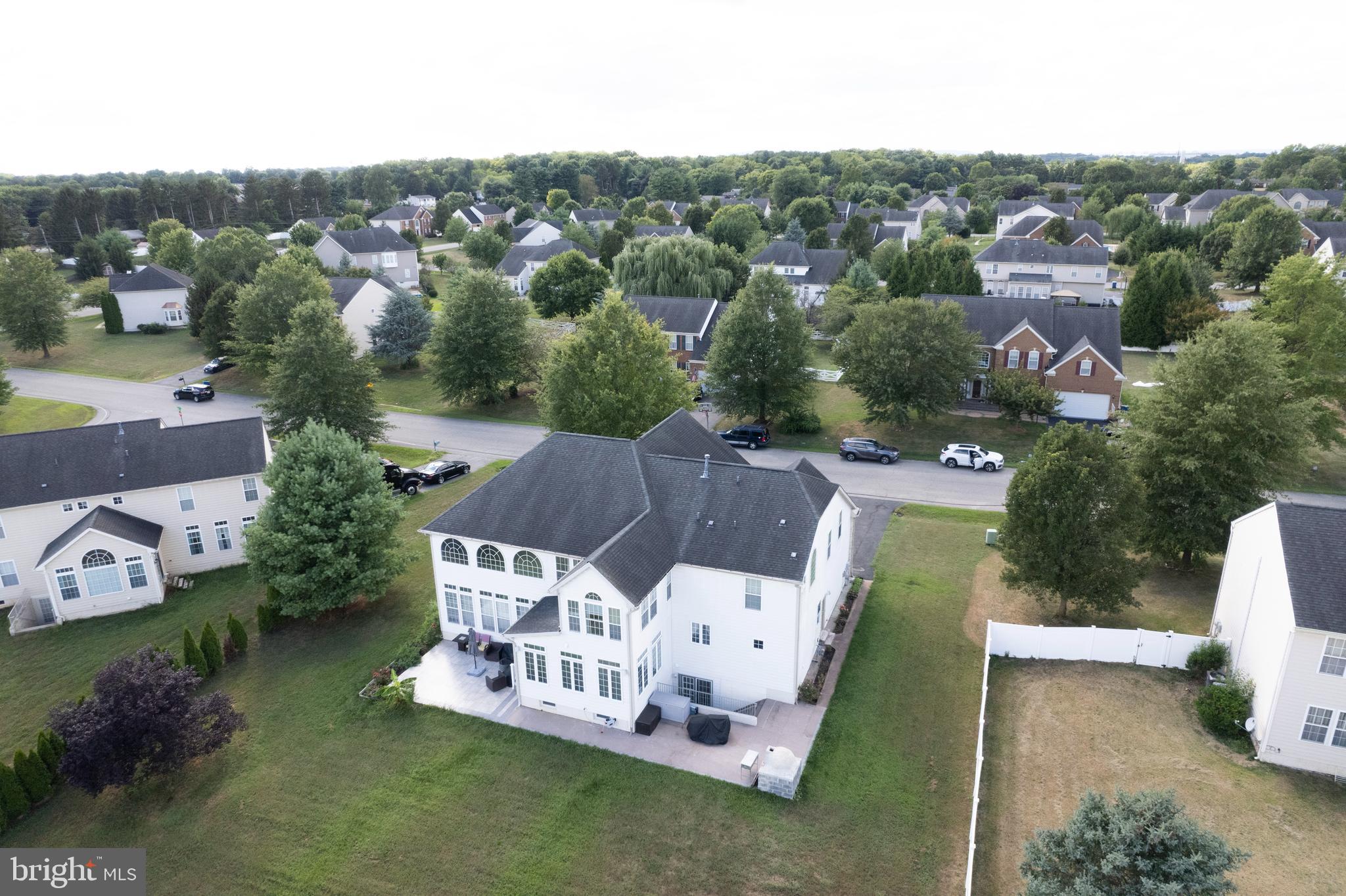 PARADISE MANOR - Residential