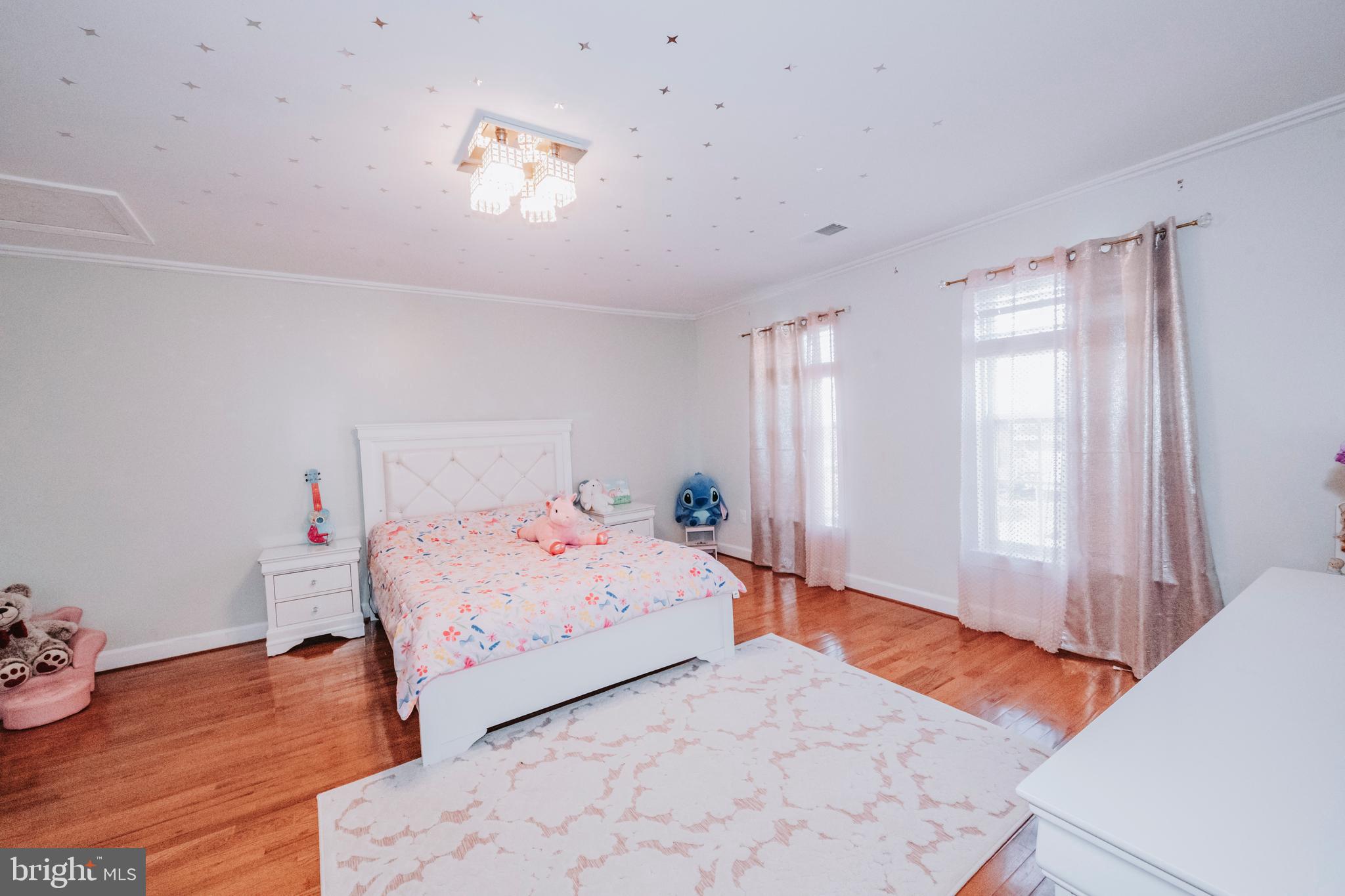 PARADISE MANOR - Residential