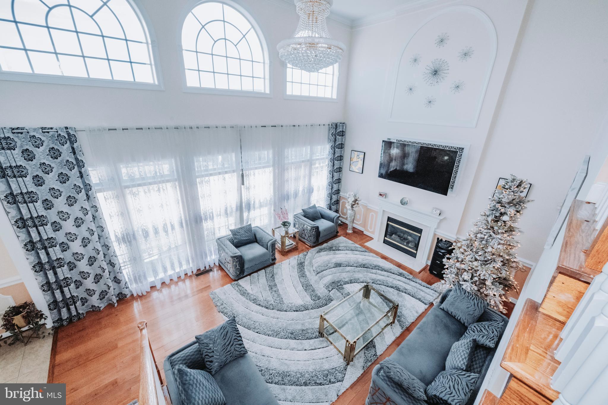 PARADISE MANOR - Residential