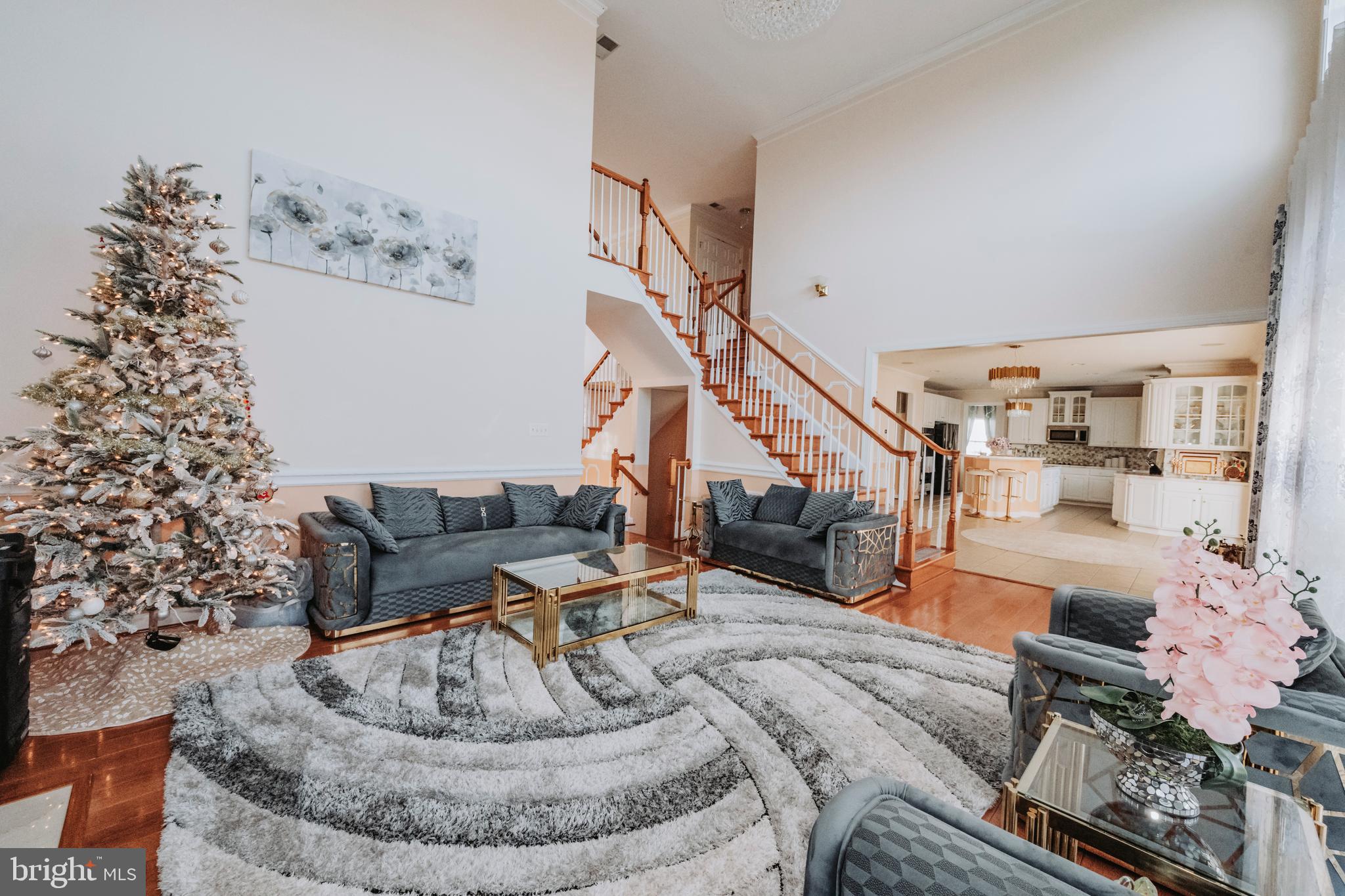 PARADISE MANOR - Residential