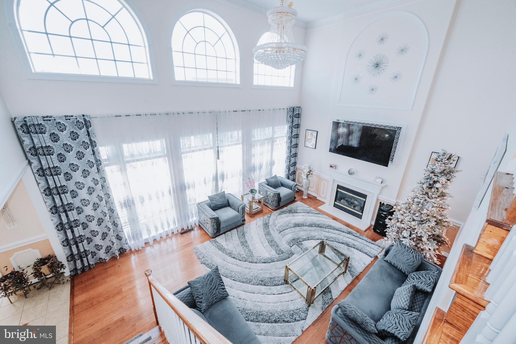 PARADISE MANOR - Residential