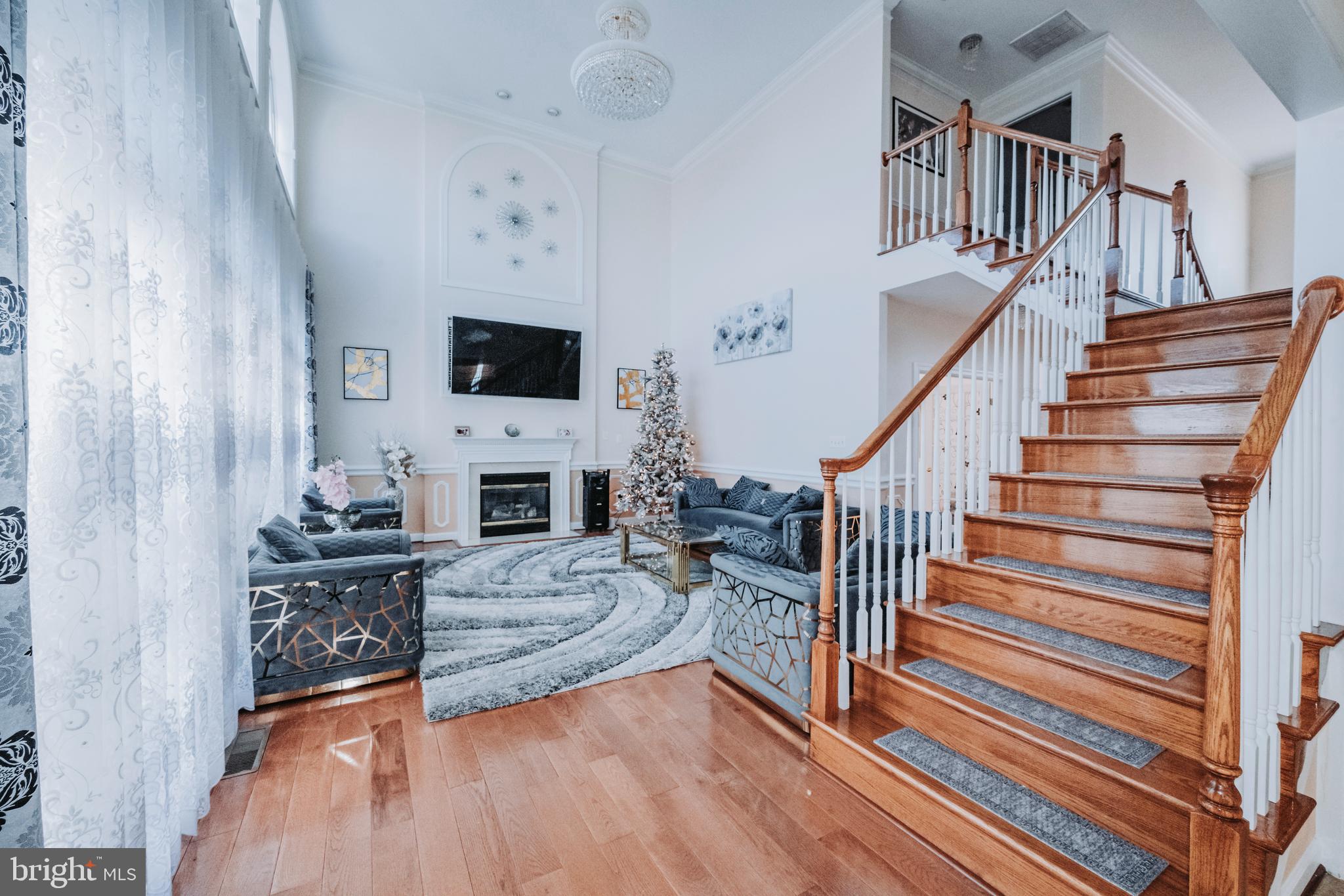 PARADISE MANOR - Residential