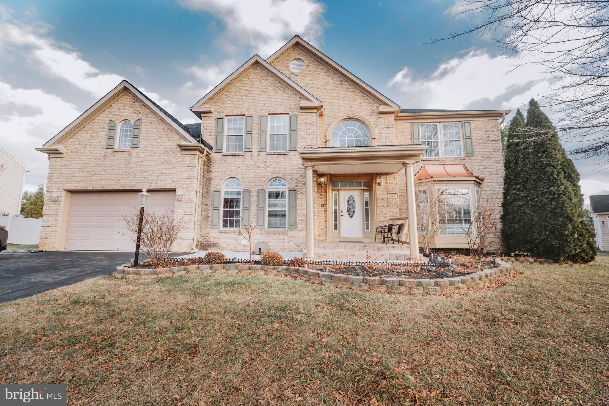 PARADISE MANOR - Residential